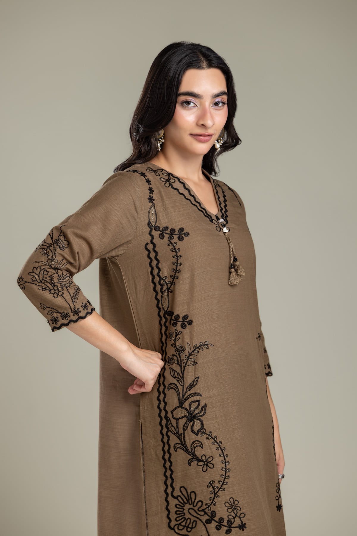 Embroidered Light Khaddar Kurta - 2-26-202-A-D-VG