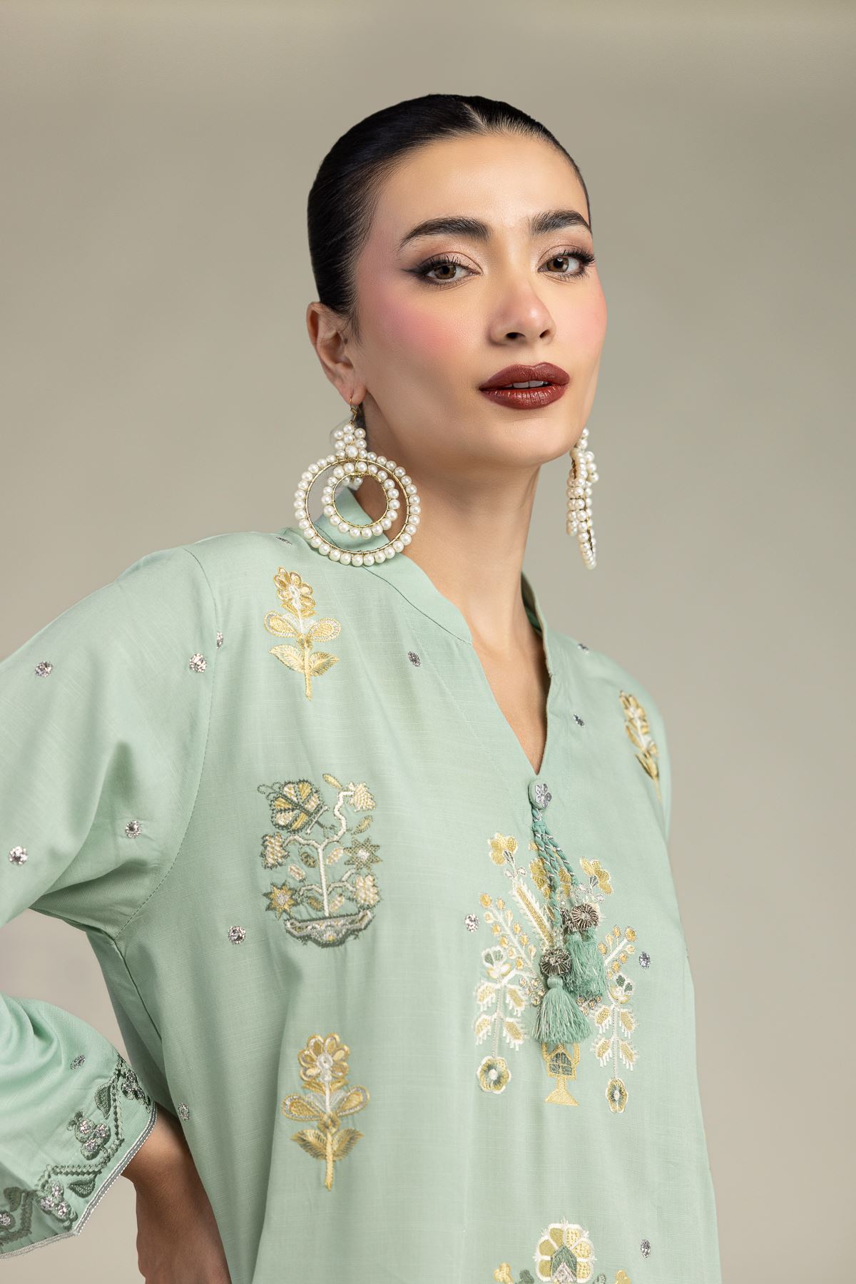 Embroidered Raw Silk Floral Embroidered Kurta - 25-09-11E14-03TA-VG