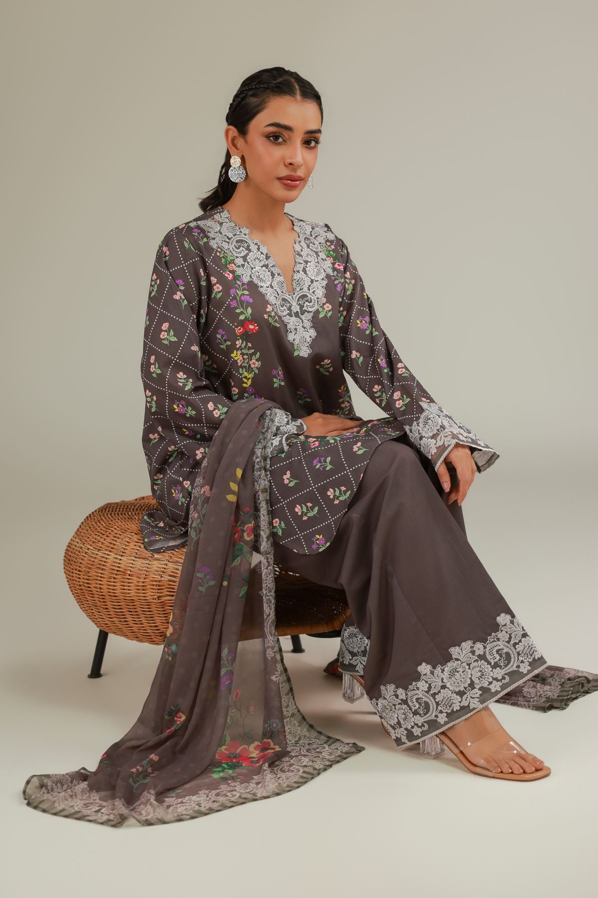 Embroidered Cambric Floral Cambric Tailored - T-A22-26-110FG1-VG