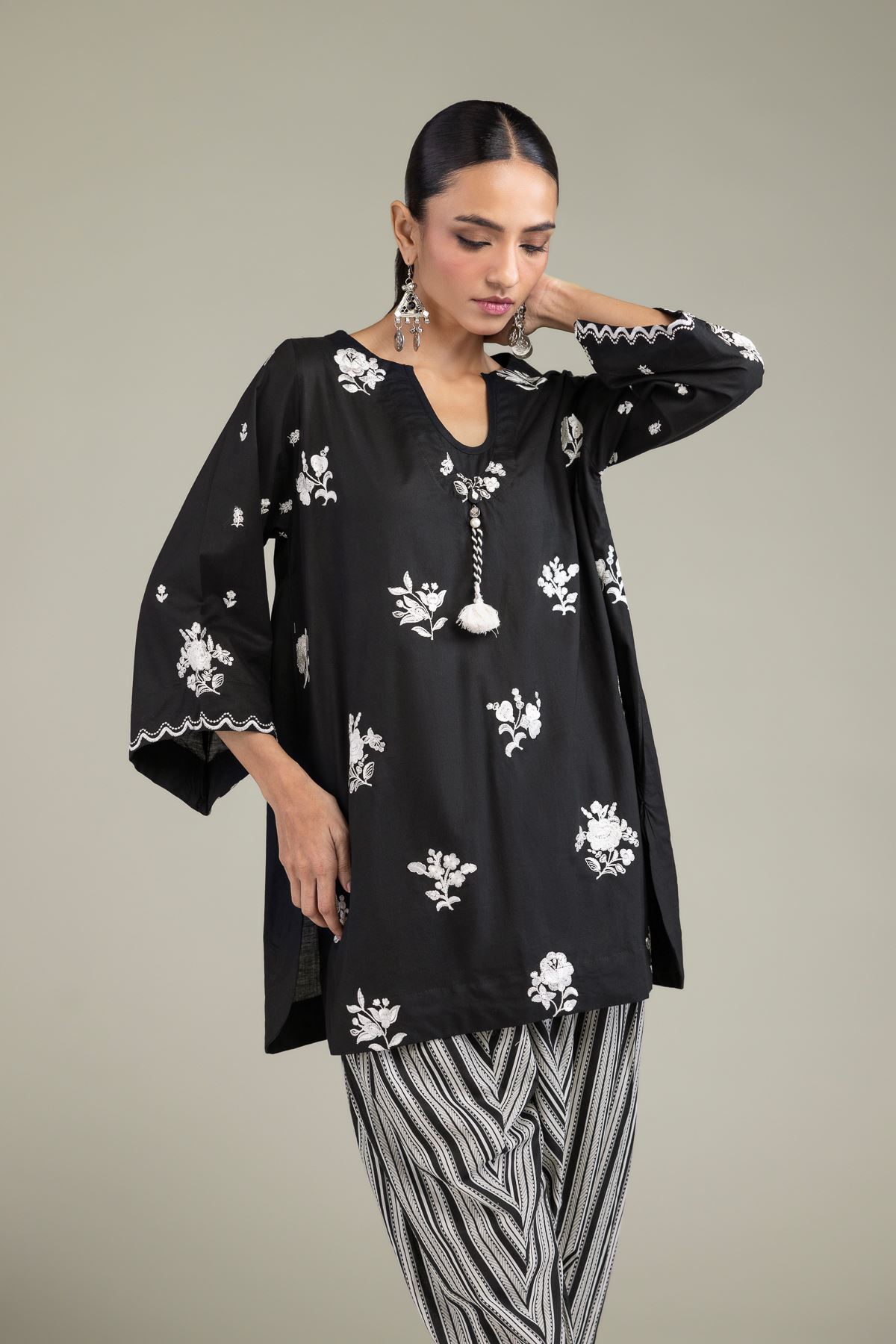 Embroidered Cambric Black V-Neck Kurta - 1-26-206-A-F1-VG