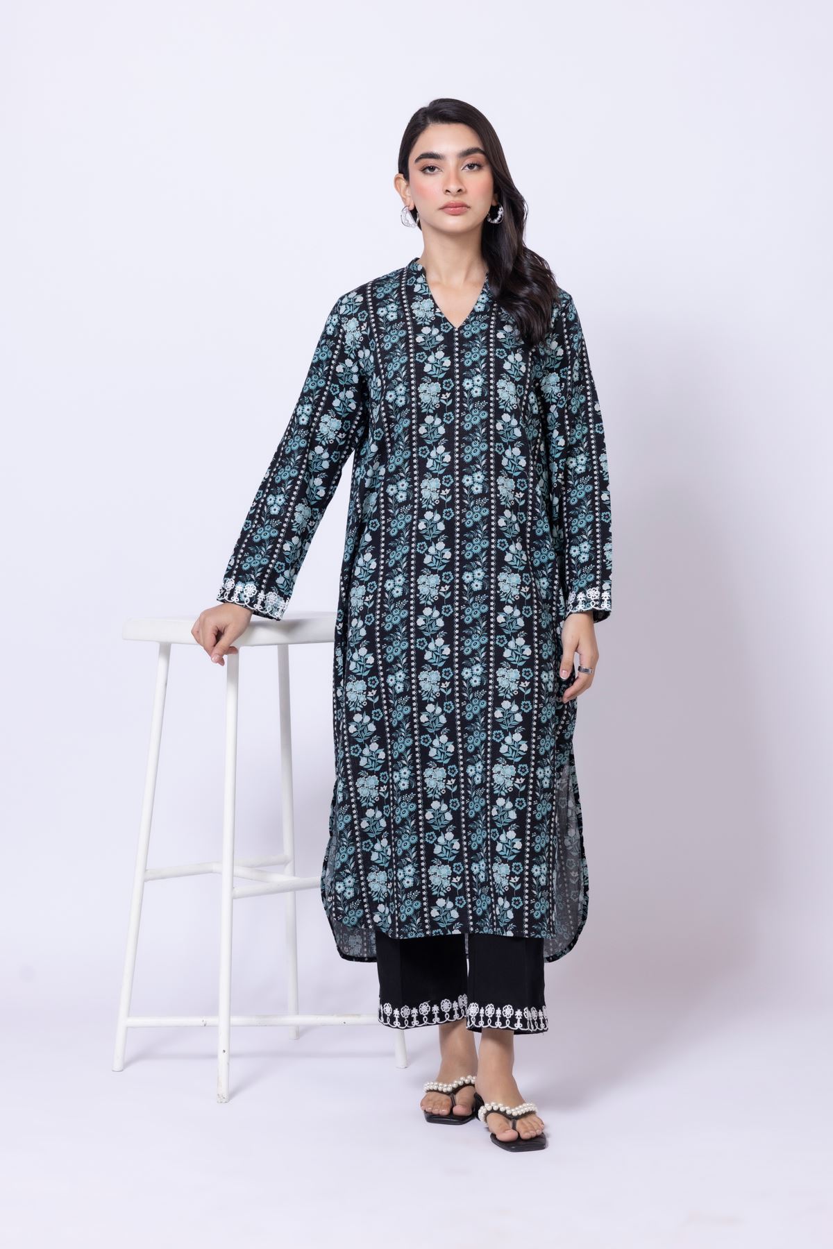 Embroidered Heavy Textured Cotton Kurta - 25-10-12E6-08TB-VG
