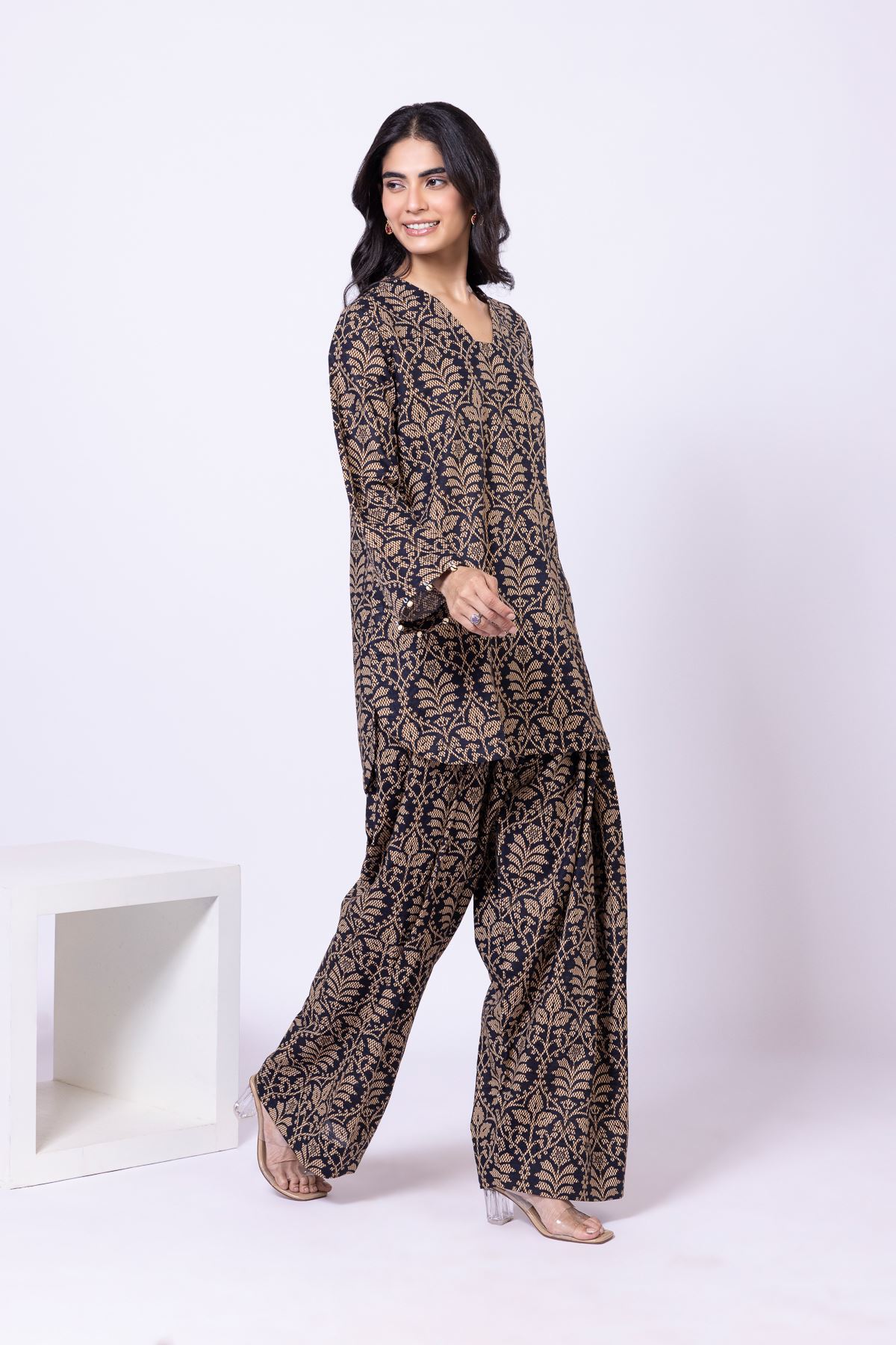 Printed Khaddar Kurta - 25-10-10E7-03TB-VG