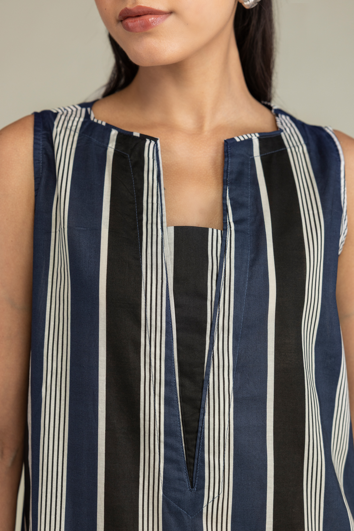 Printed Cambric Sleeveless Longline Kurta - 2-26-308-A-G1-VG