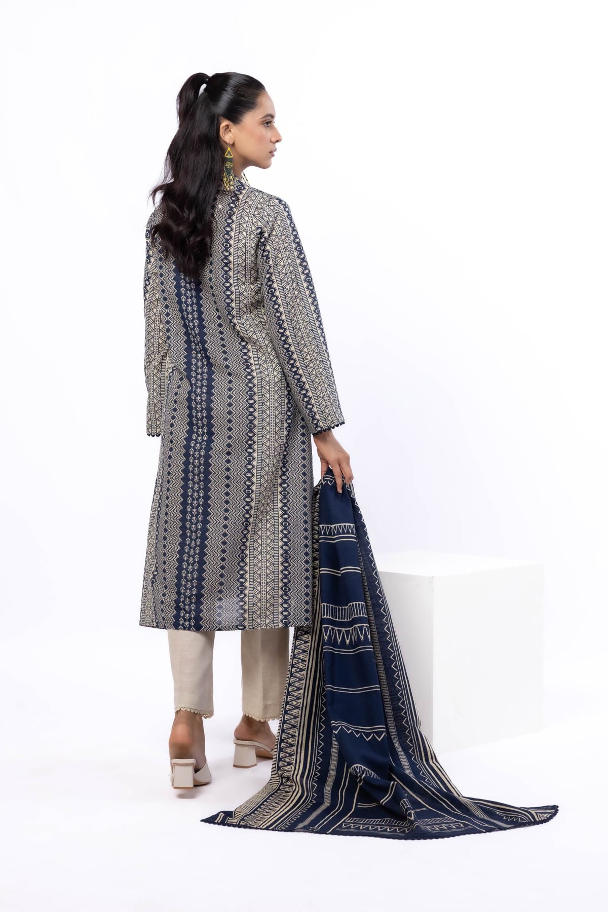 Printed Light Khaddar Tailored 3 Piece - KN32AST-VG