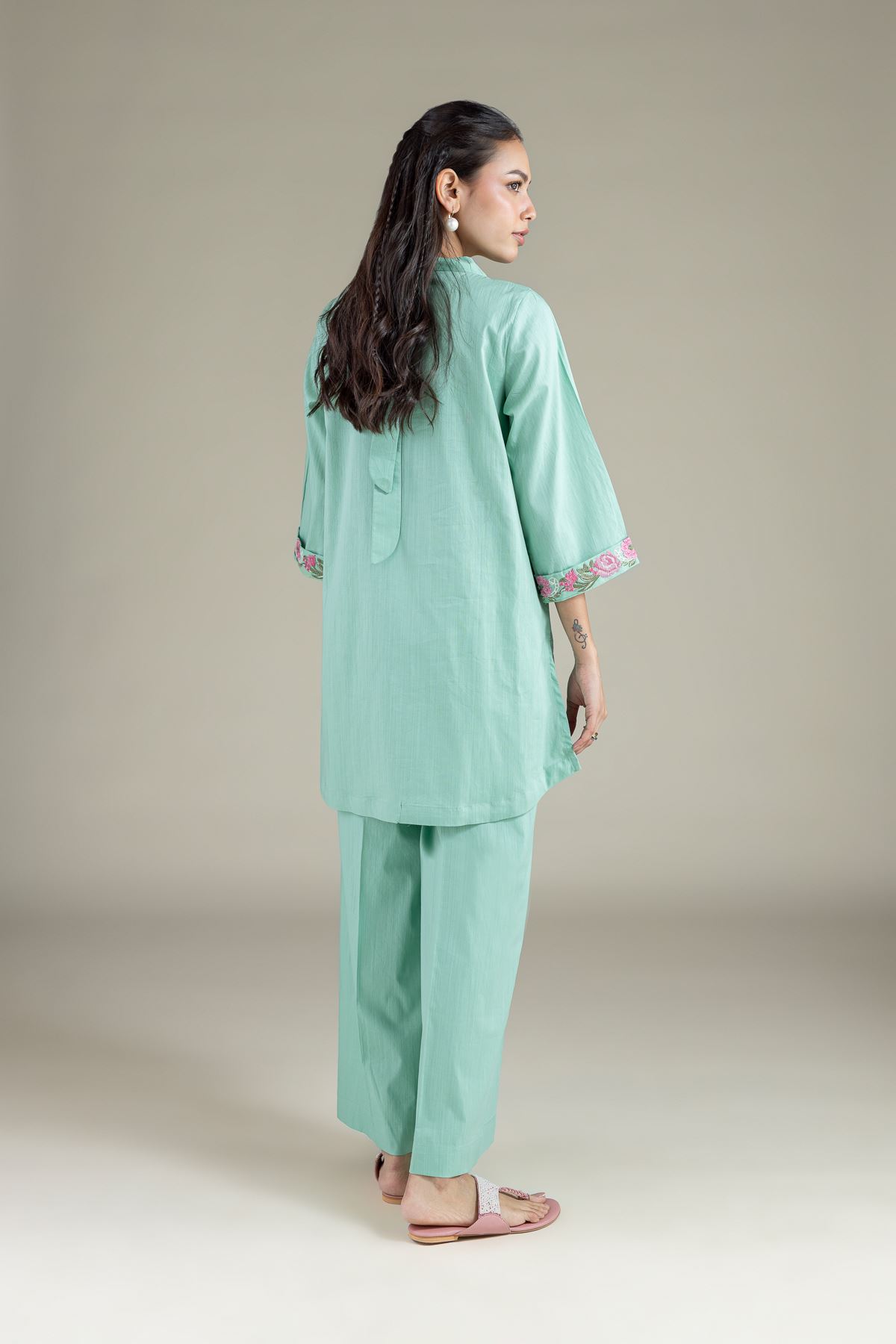 Embroidered Textured Cambric Floral Threadwork Kurta - 1-26-111-A-F-VG