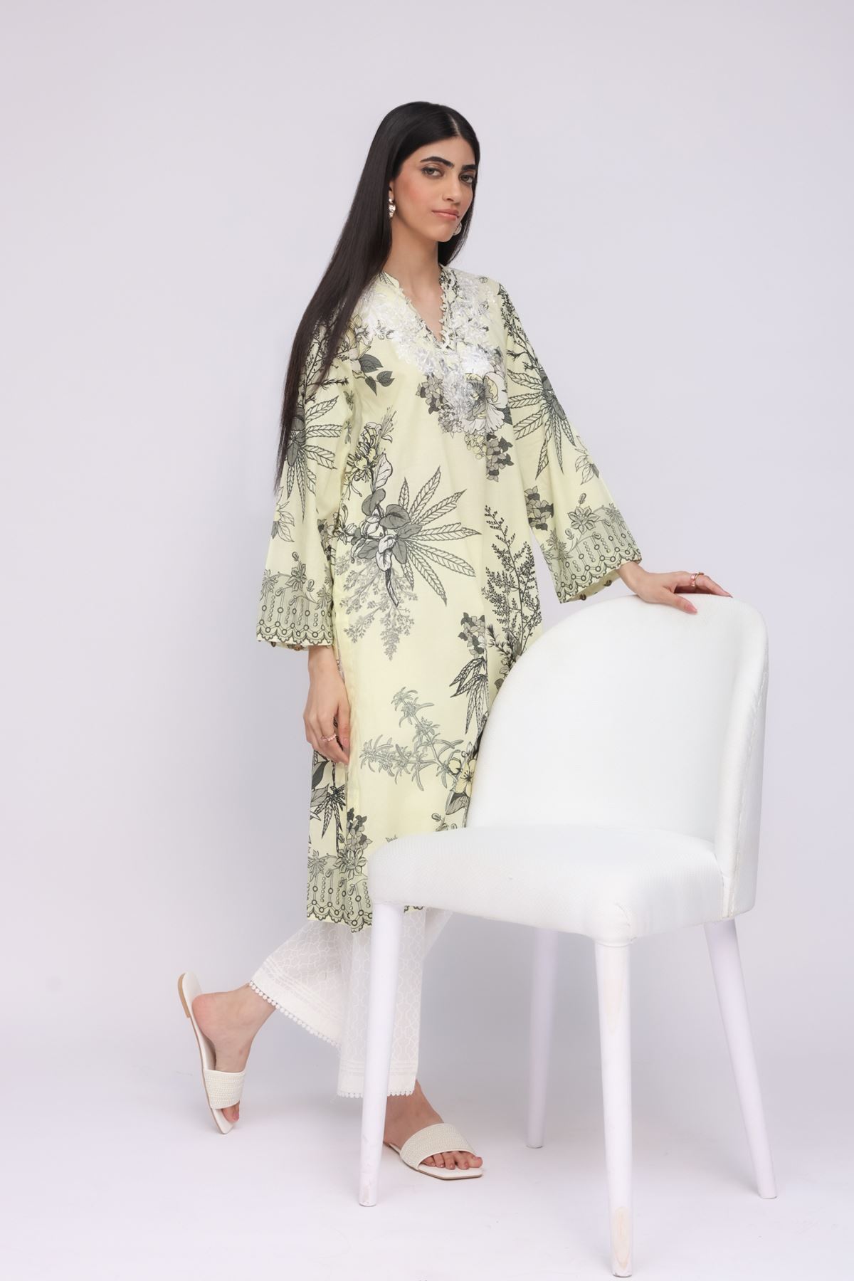 Embroidered Lawn Kurta - 25-03E40-04BA-VG