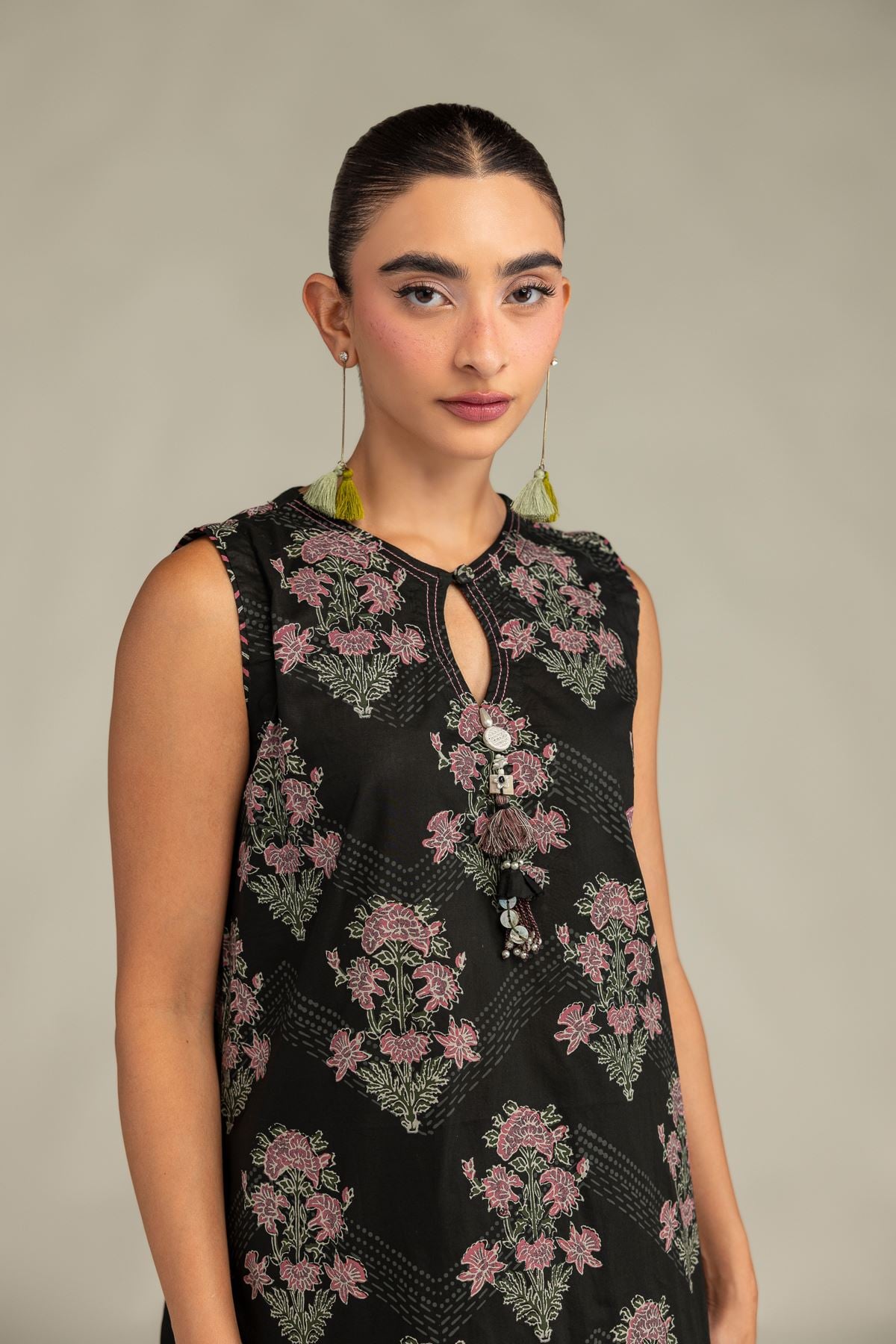 Printed Cambric Black Sleeveless Kurta - 2-26-308-A-G1-VG