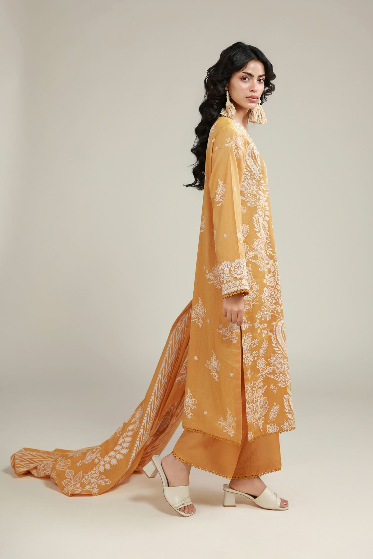 Embroidered Lawn Floral 3-Piece Suit - T-A33-26-111FD1-VG