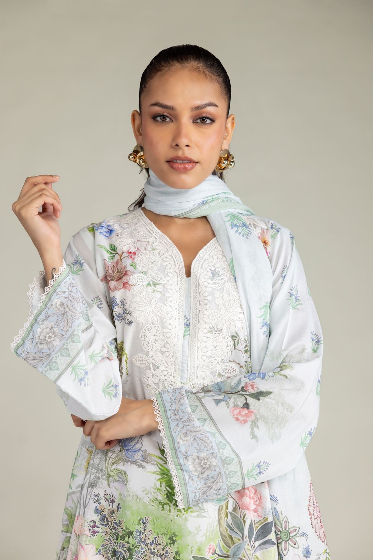 Embroidered Cambric Fabrics 3 Piece - A22-26-201FC1-VG