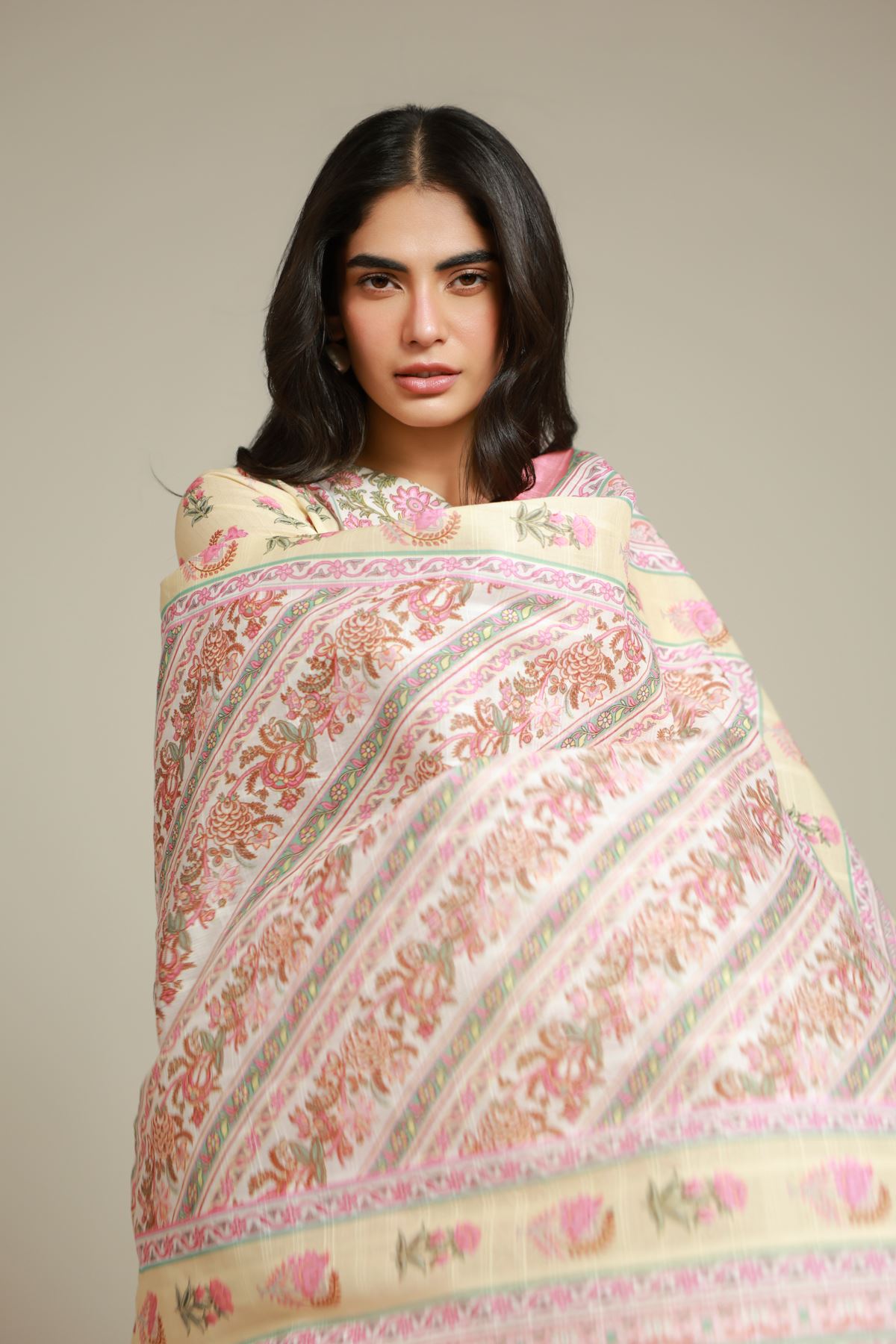 Embroidered Textured Lawn 3-Piece Tailored Lawn - T-A22-26-123FF2-VG