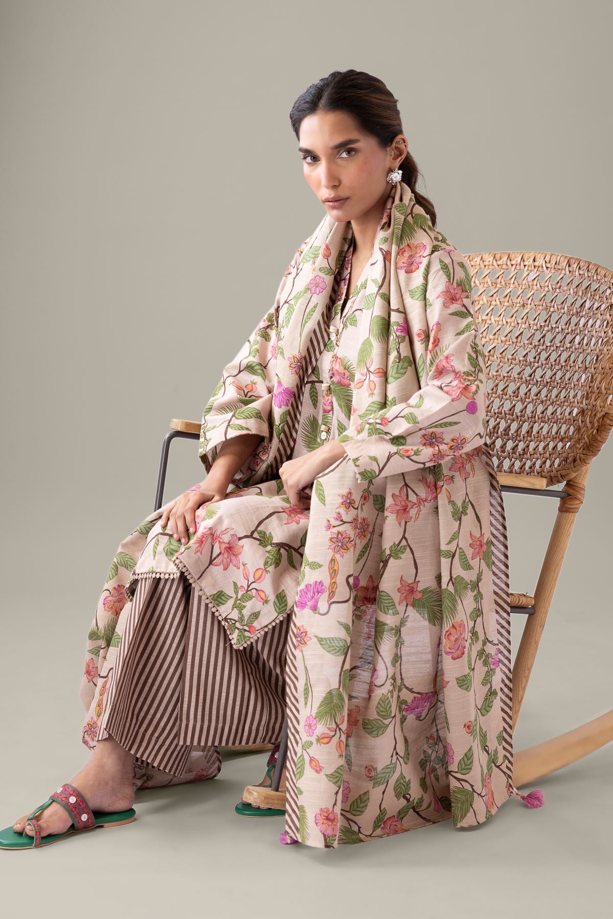 Printed Khaddar Kurta - 25-10-11E8-11TB-VG