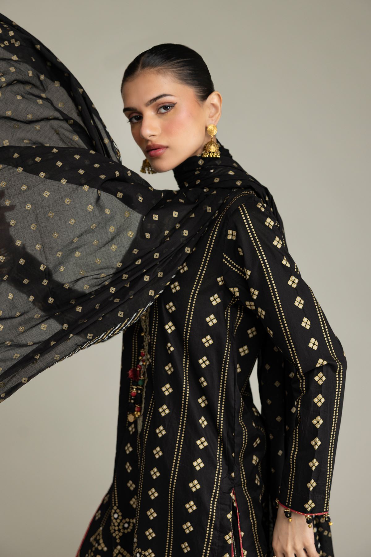 Embroidered Cambric Black Co-ord Set - T-A11-26-106FE2-VG