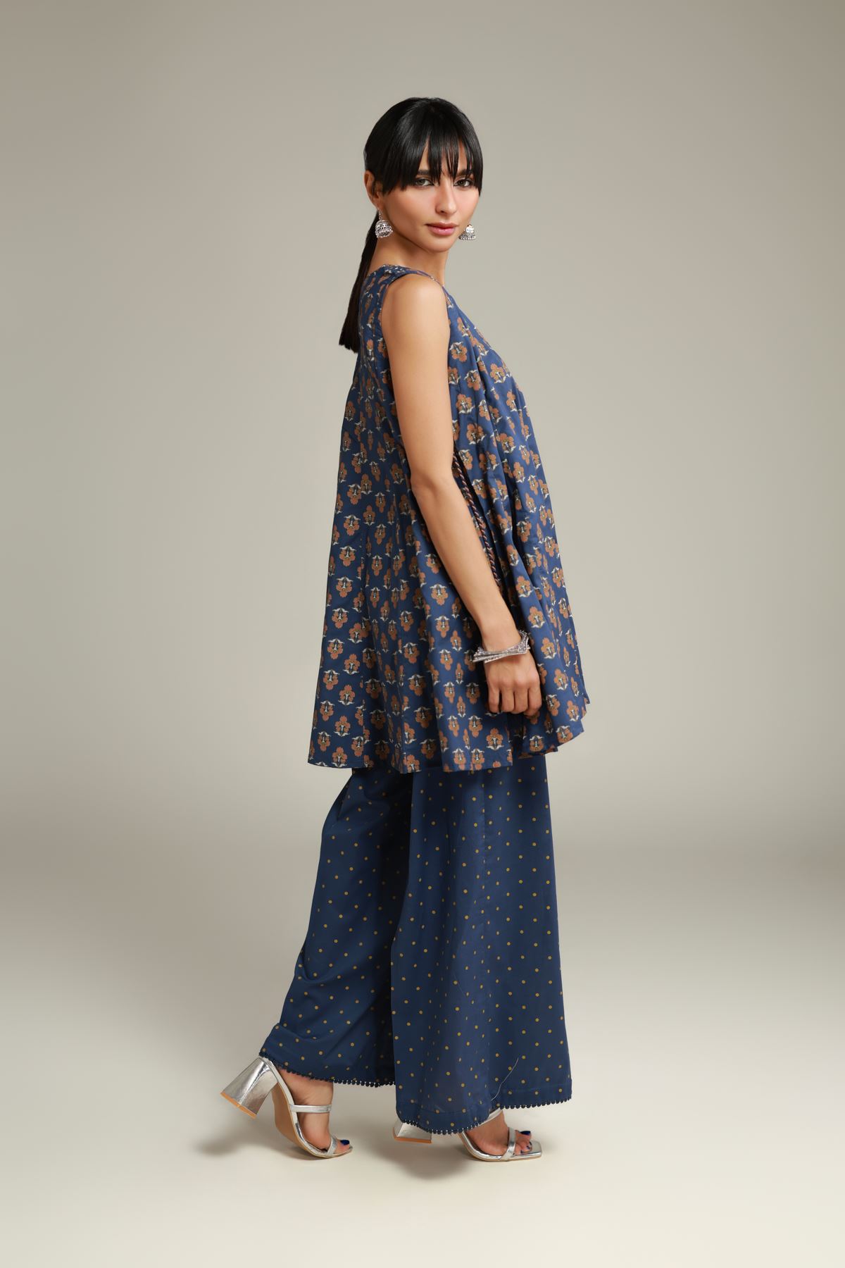 Printed Cambric Floral Sleeveless Kurta - 26-02-1E13-02TA-VG