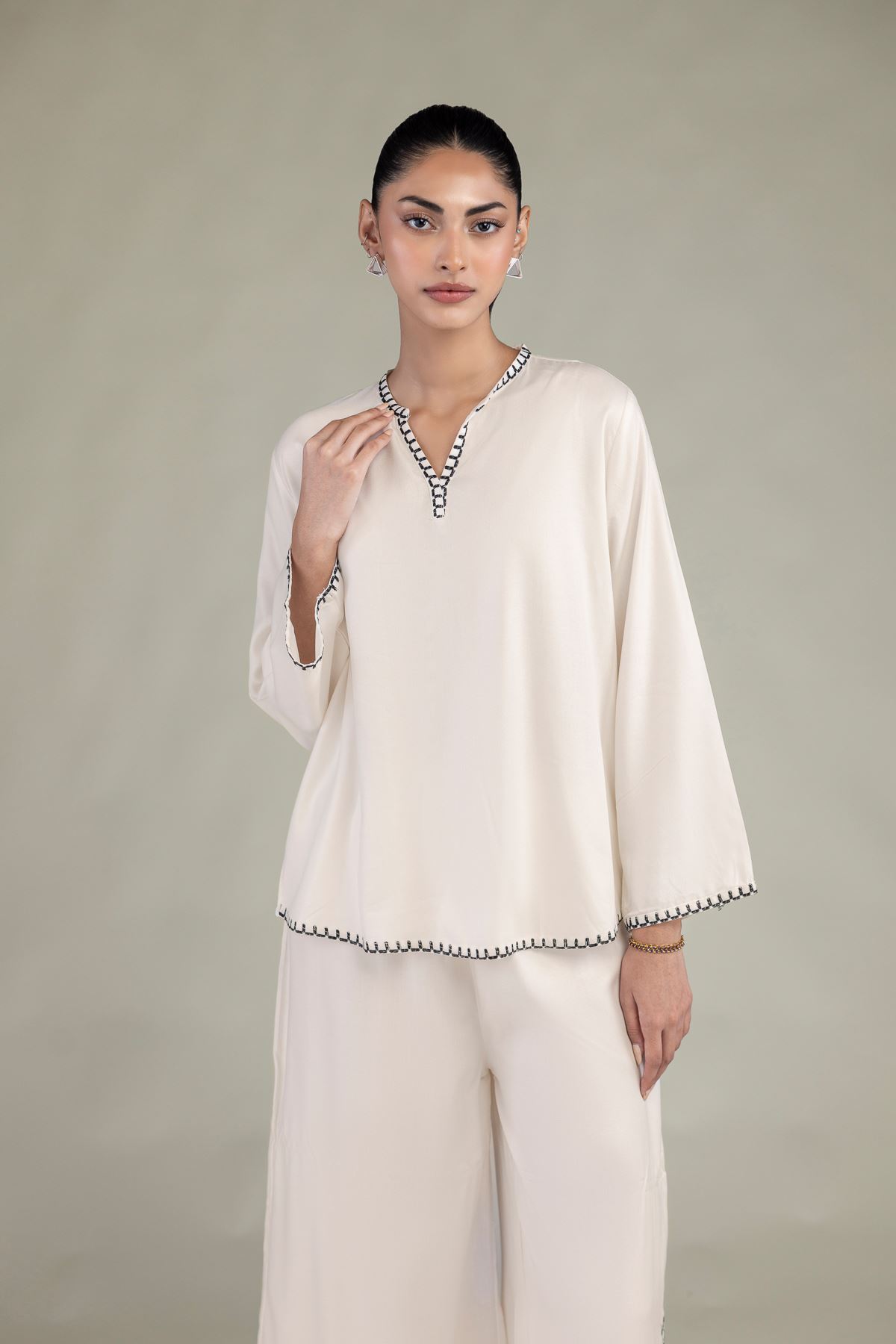 Embroidered Viscose Crepe Solid Viscose Tunic - 1-26-309-B-D1-VG