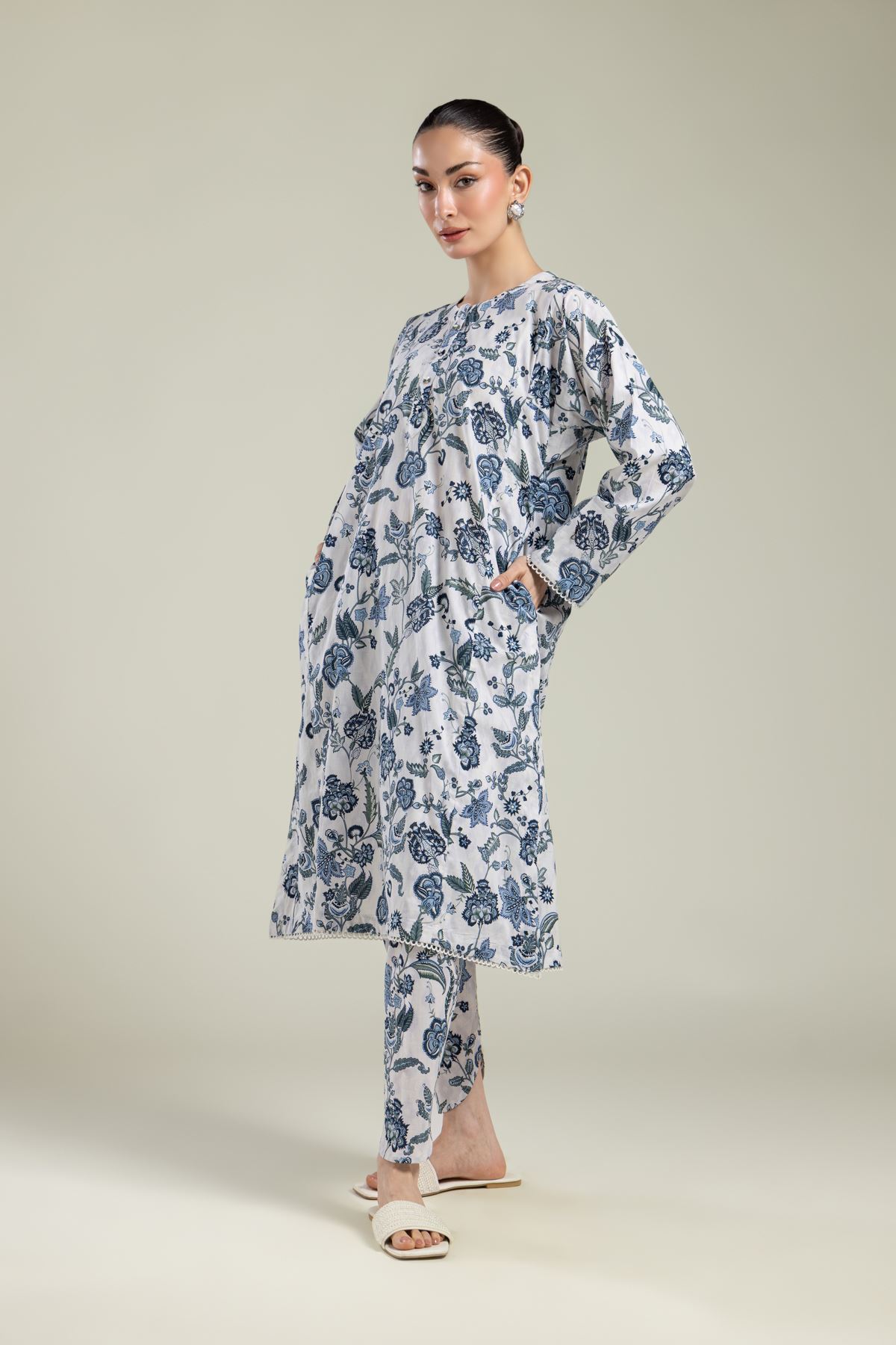 Embroidered Cambric Floral Cambric Shalwar - 25-09-11E3-01TA-VG