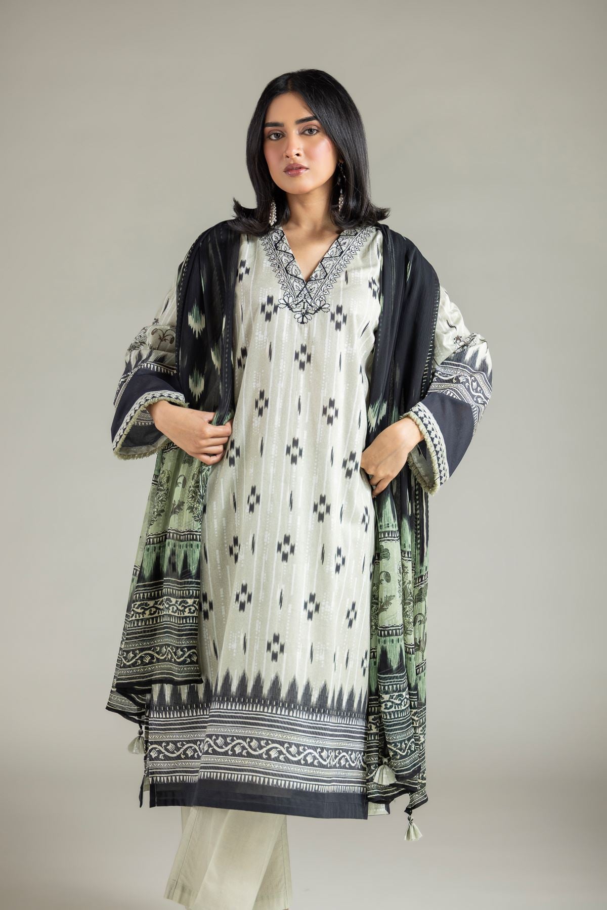 Embroidered Lawn Lawn 3-Piece Outfit - T-A22-26-101FG-VG