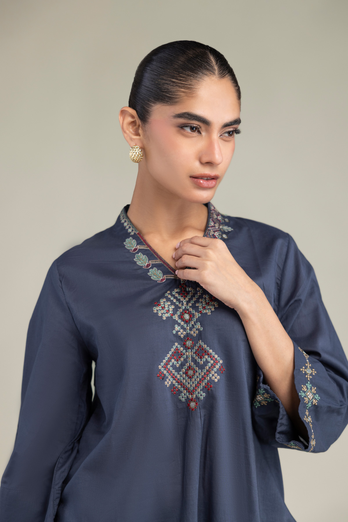Embroidered Cambric V-Neck Navy Kurta - 1-26-102-A-F-VG