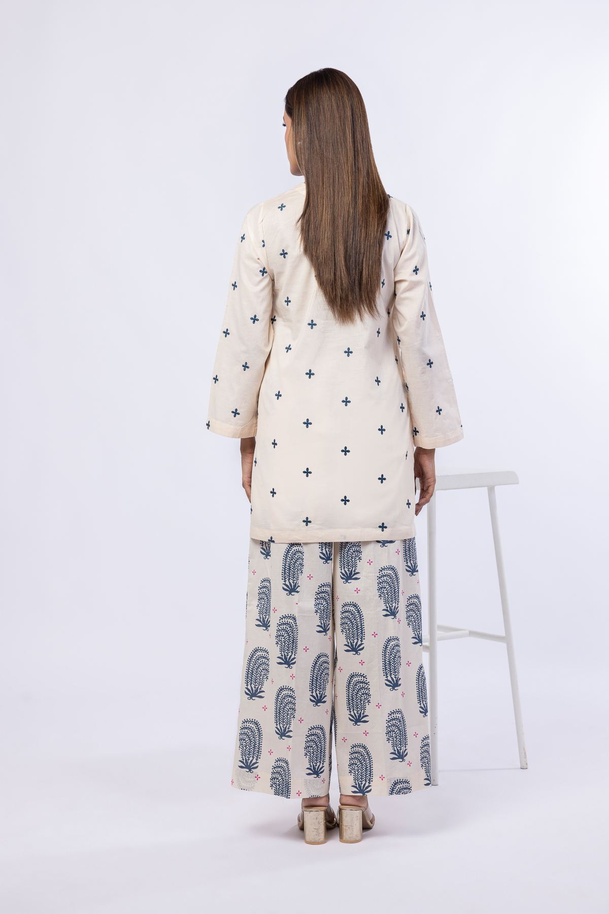Embroidered Cambric Kurta - 25-08K3-05TA-VG