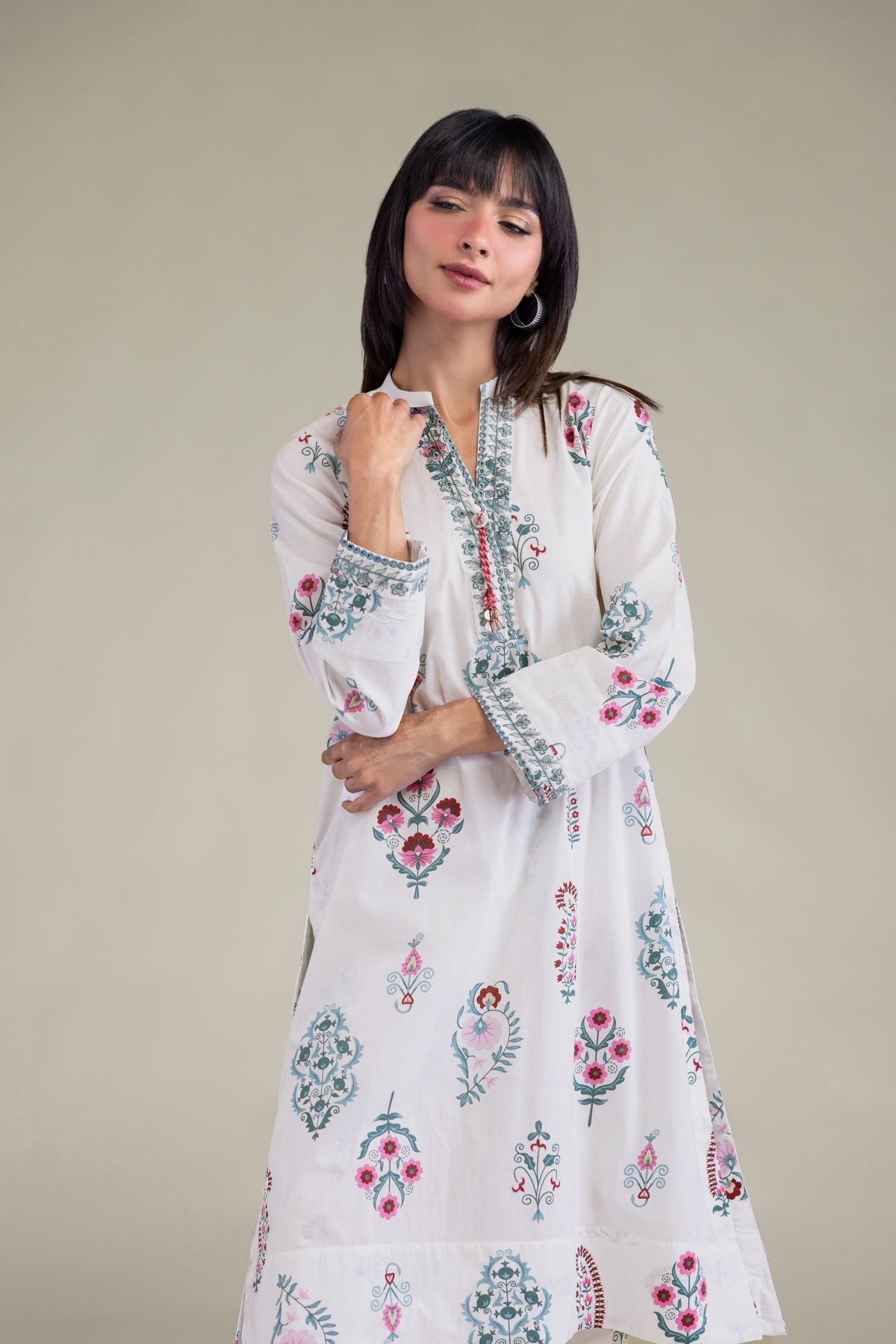 Embroidered Cambric White Cambric Kurta - T-A33-26-206FH1-VG