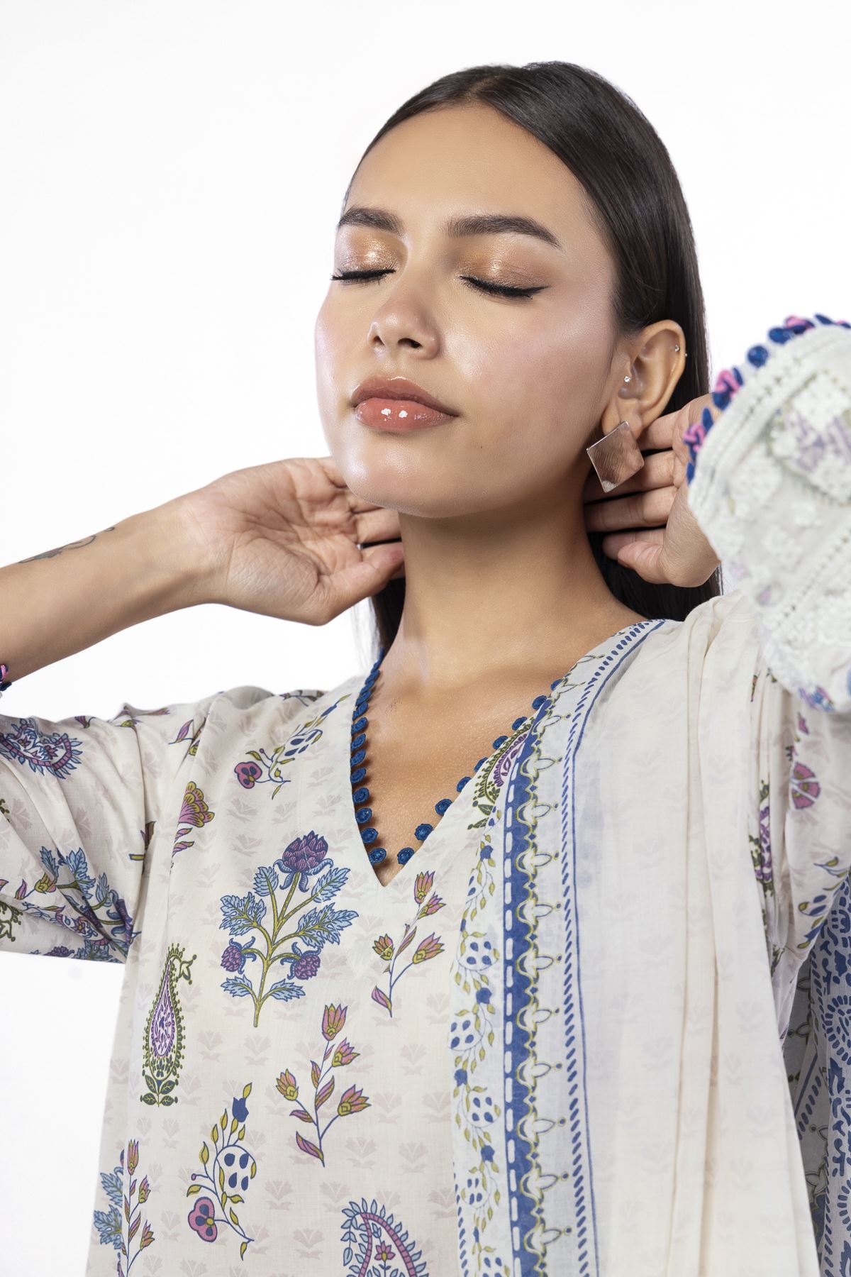 Embroidered Lawn Fabrics 3 Piece - CA02A-VG
