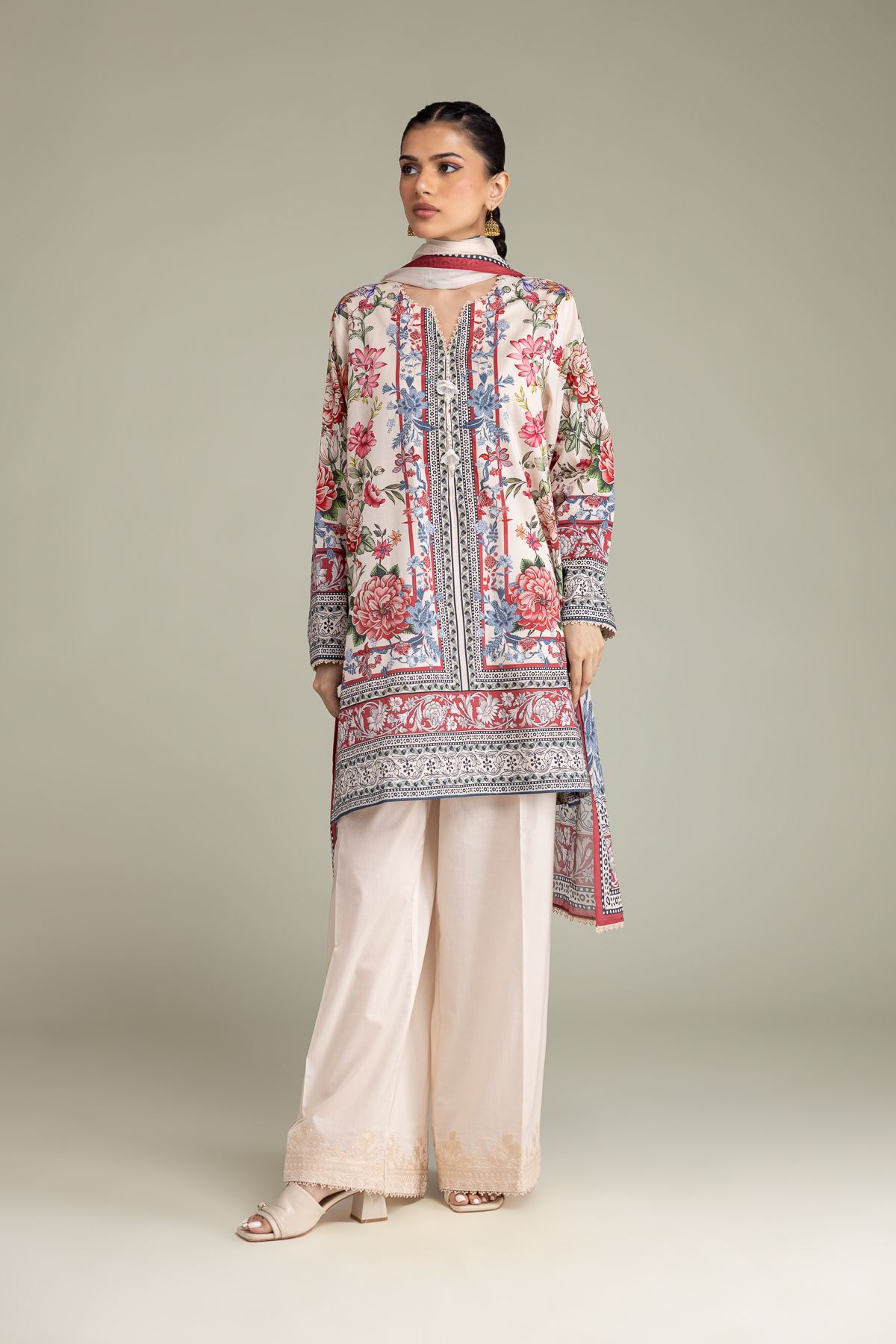 Embroidered Cambric Fabrics 3 Piece - A22-26-214FH1-VG