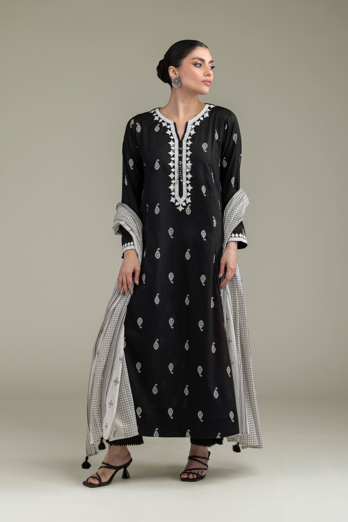 Embroidered Lawn Lawn Dupatta - 1-26-238-A-E1-VG