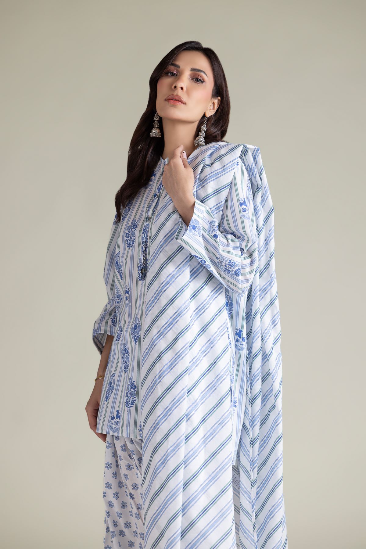 Embroidered Textured Lawn White Lawn Dupatta - 25-09-10E4-04TB-VG