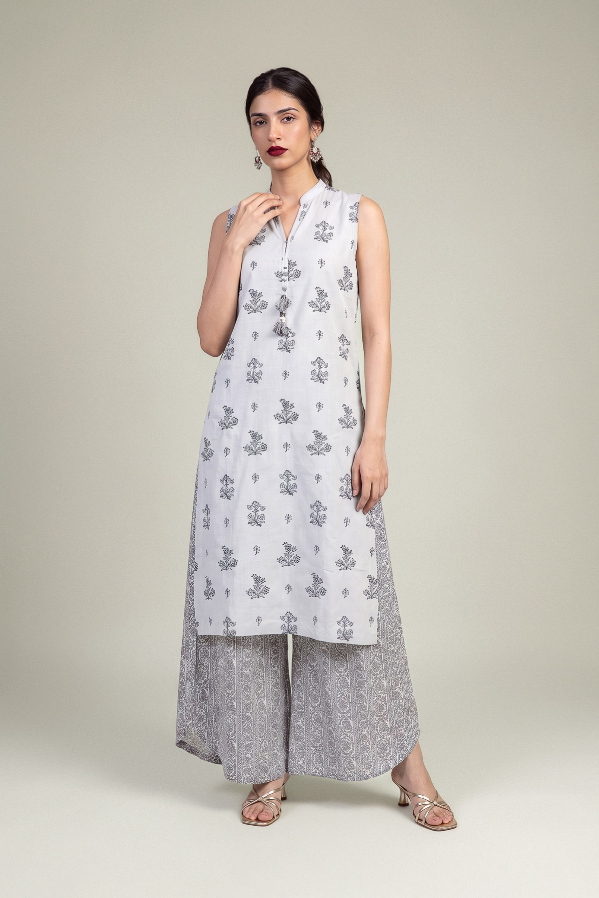 Embroidered Raw Silk Sleeveless V-Neck Kurta - 1-26-309-B-D1-VG