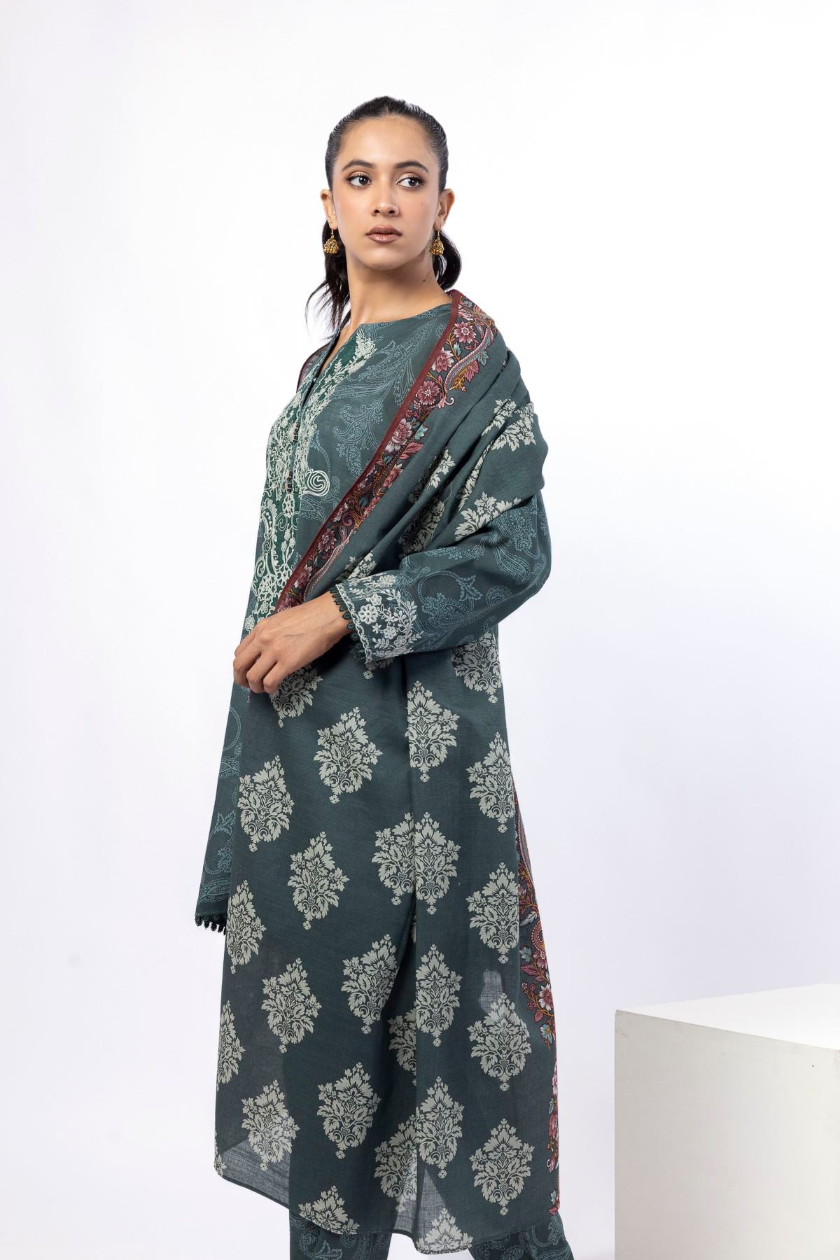 Embroidered Light Khaddar Paisley 3-Piece Set - LKN67BST-VG