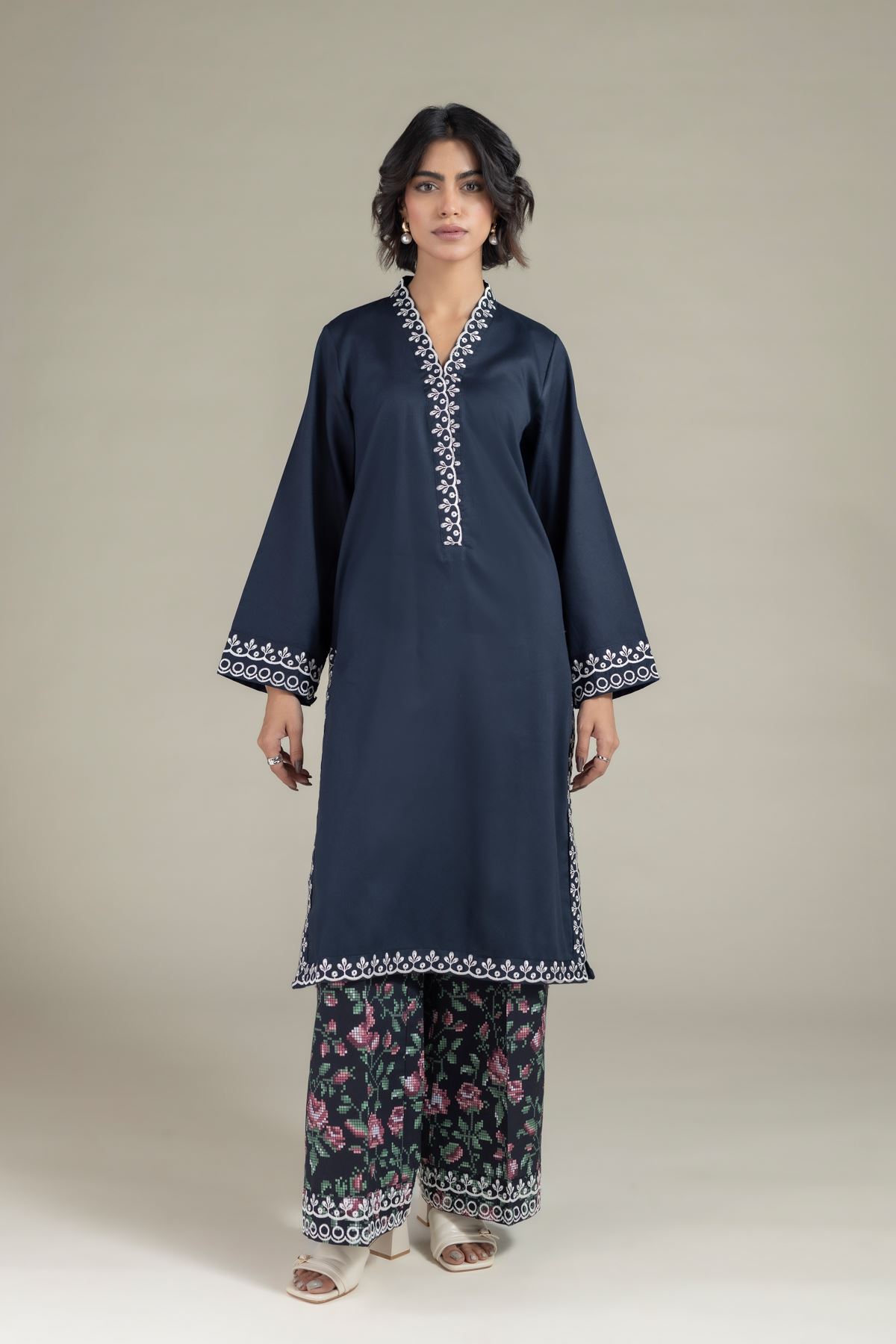 Embroidered Textured Cotton Pants - 25-08-12E8-11TA-VG