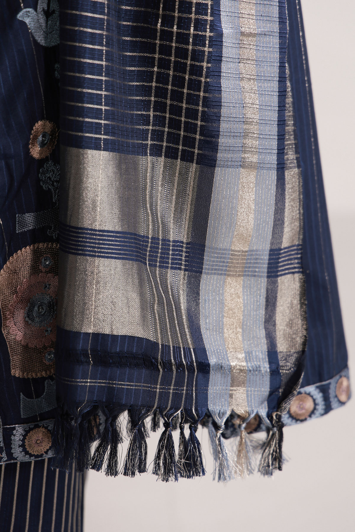 Yarn Dyed Handwoven Dupatta - 2-26-202-A-D-VG