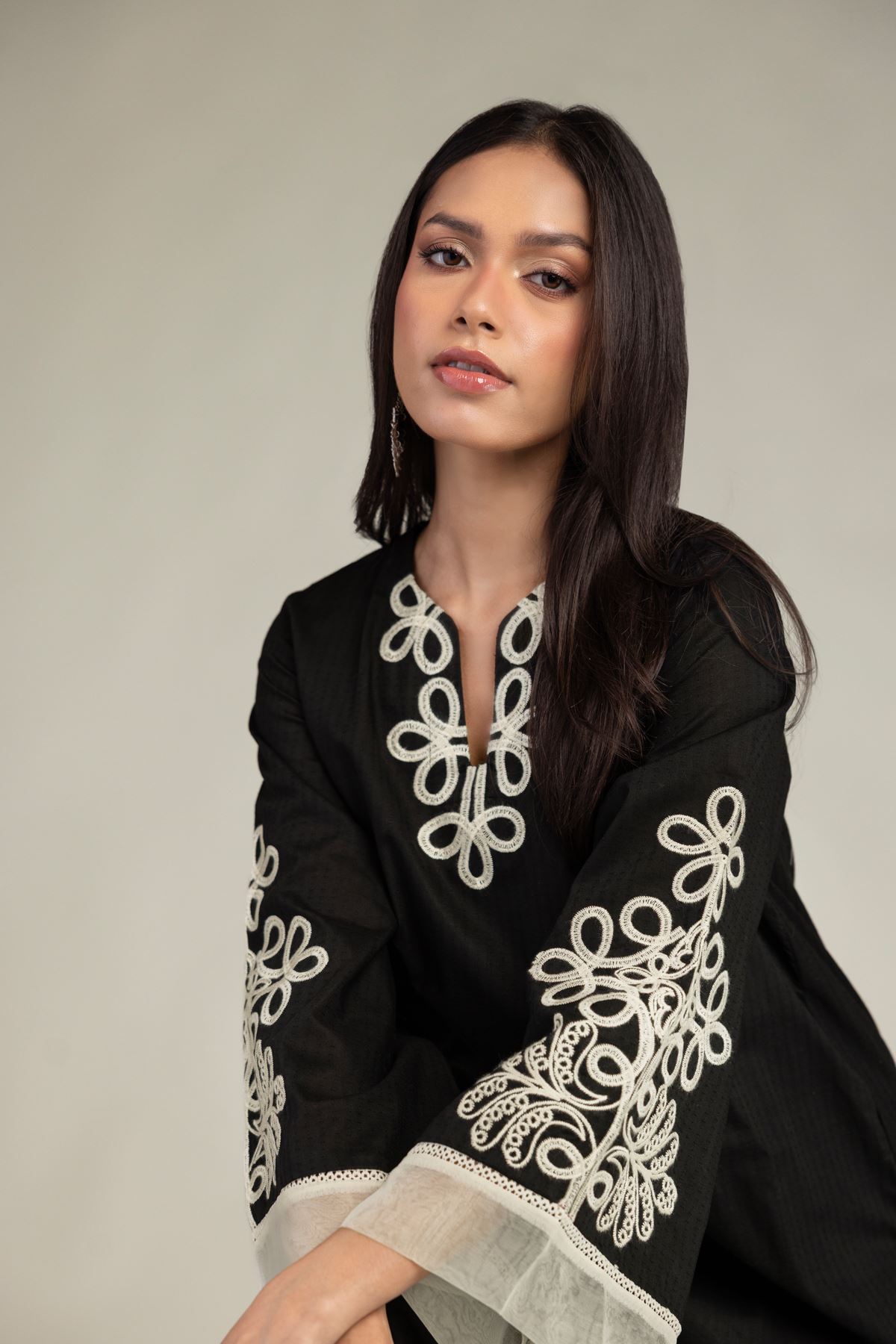 Embroidered Cotton Dobby Black V-Neck Kurta - 5-26-105-F-C-VG
