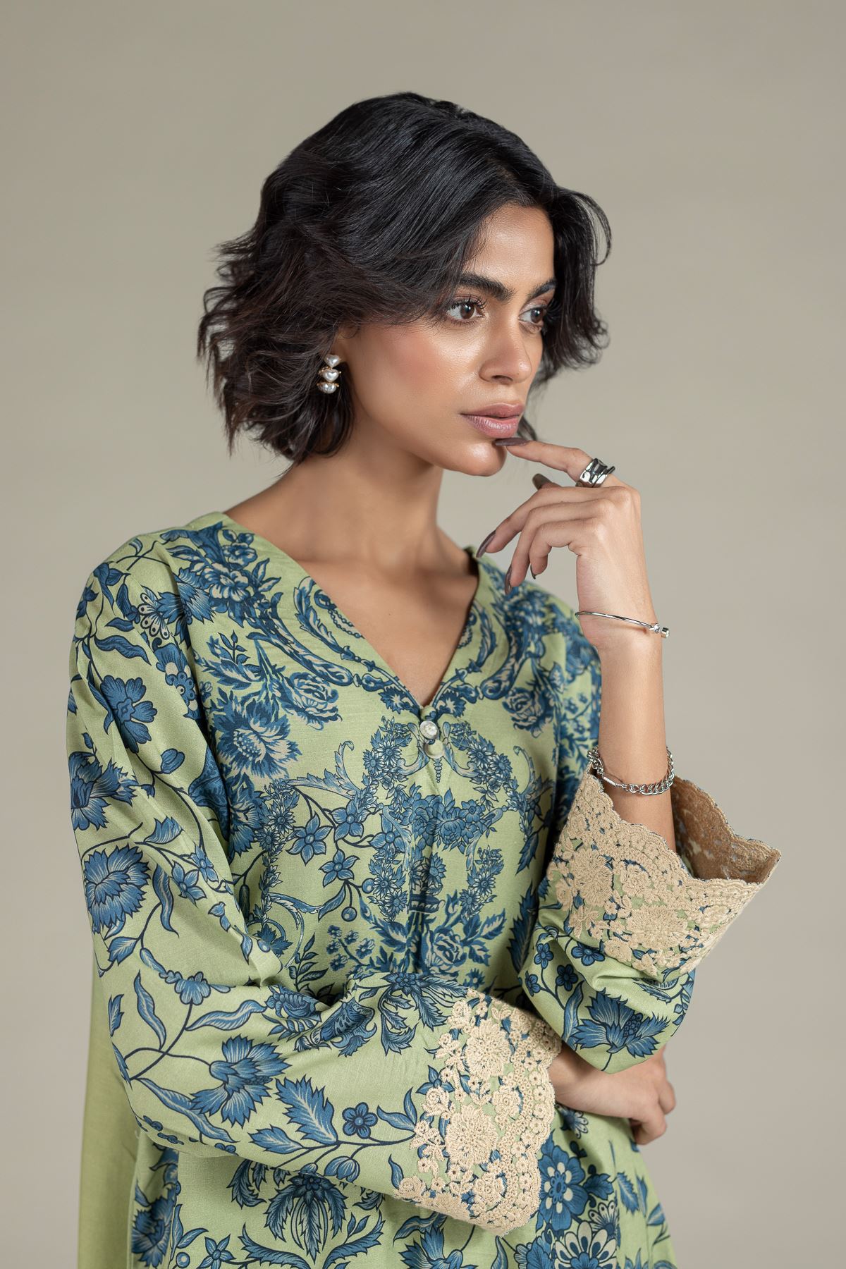 Embroidered Raw Silk Kurta - 25-10-11E6-01TA-VG