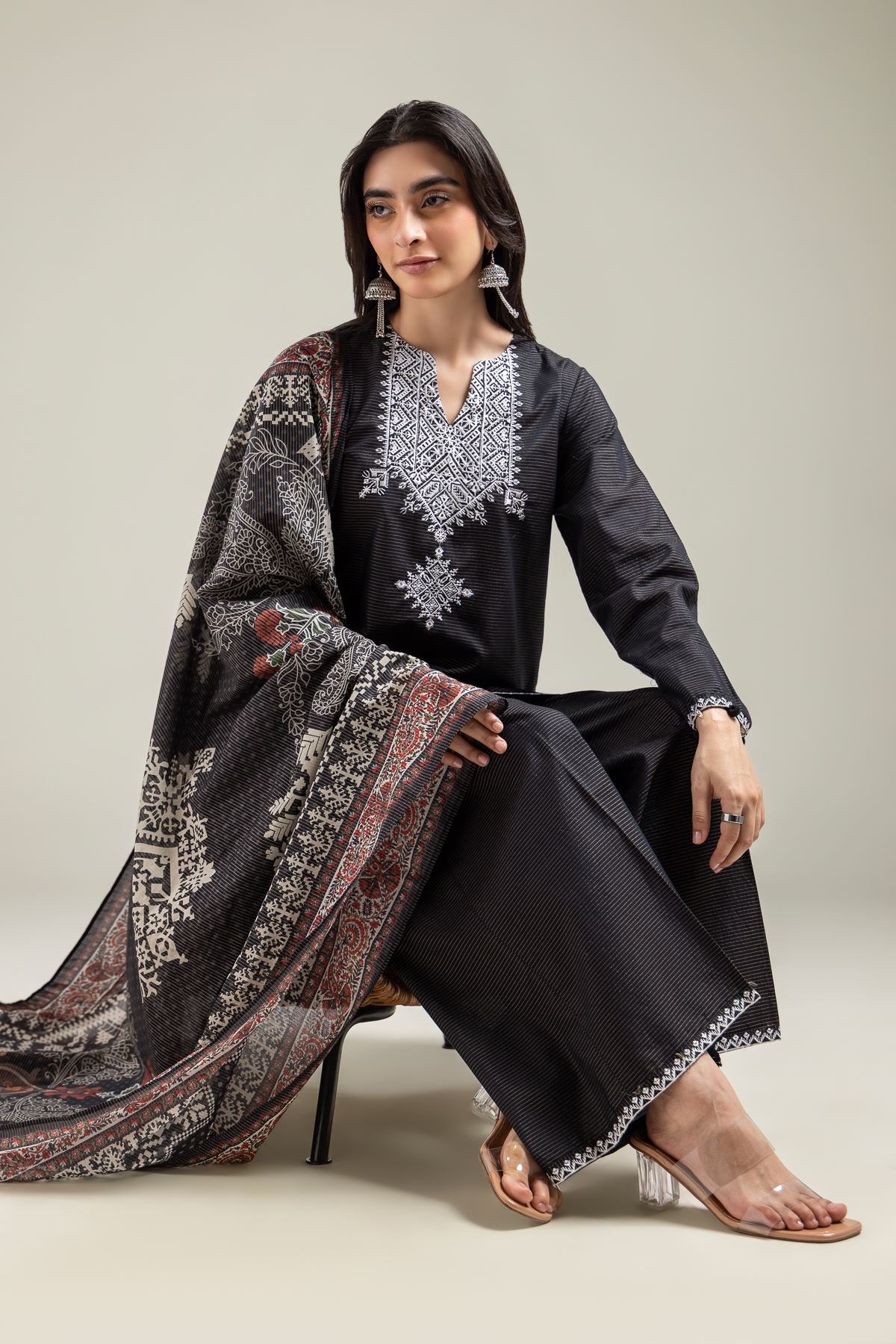 Embroidered Mesuri Black Mesuri Dupatta - 1-26-142-A-A-VG