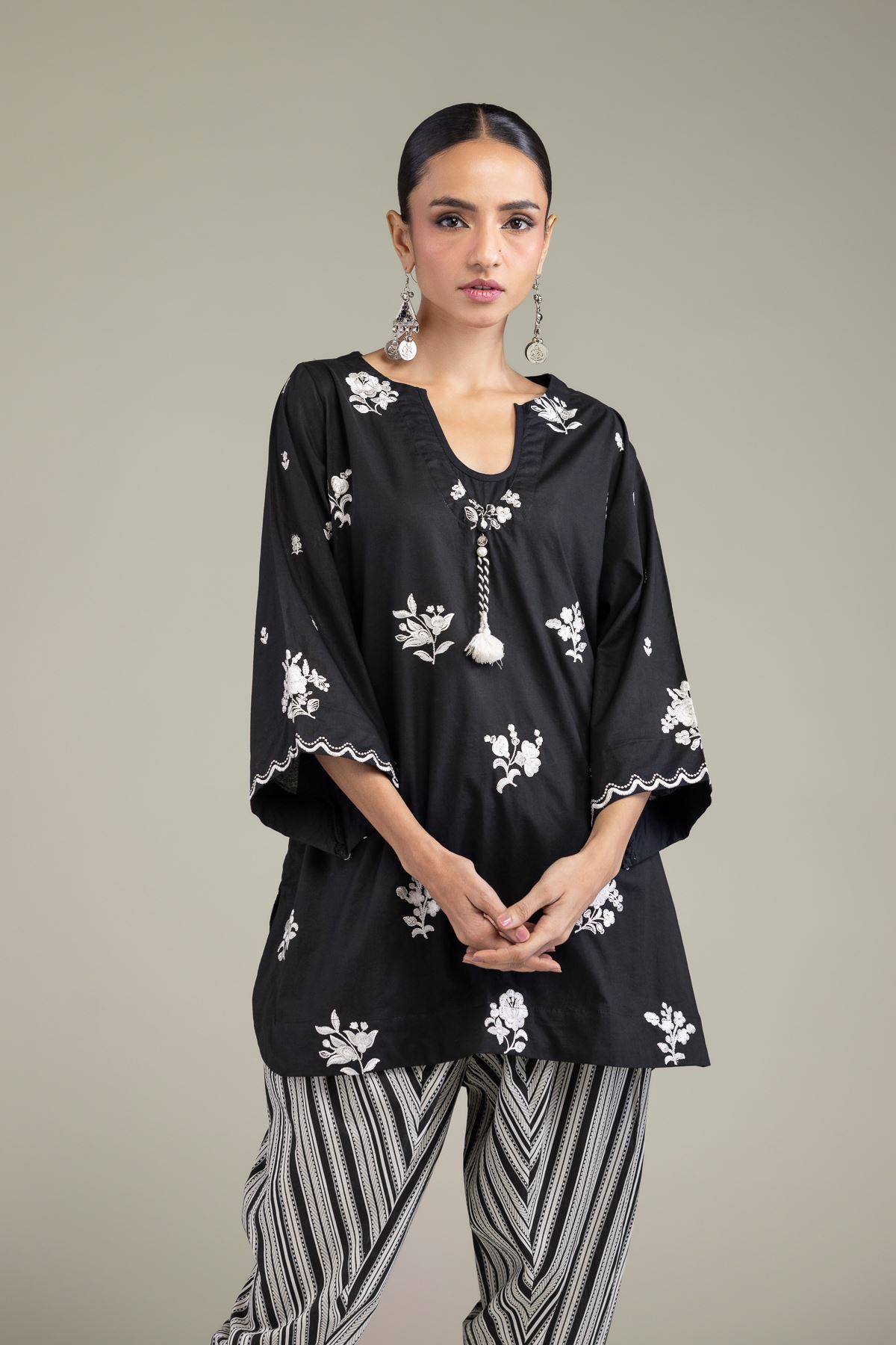 Embroidered Cambric Black V-Neck Kurta - 1-26-206-A-F1-VG