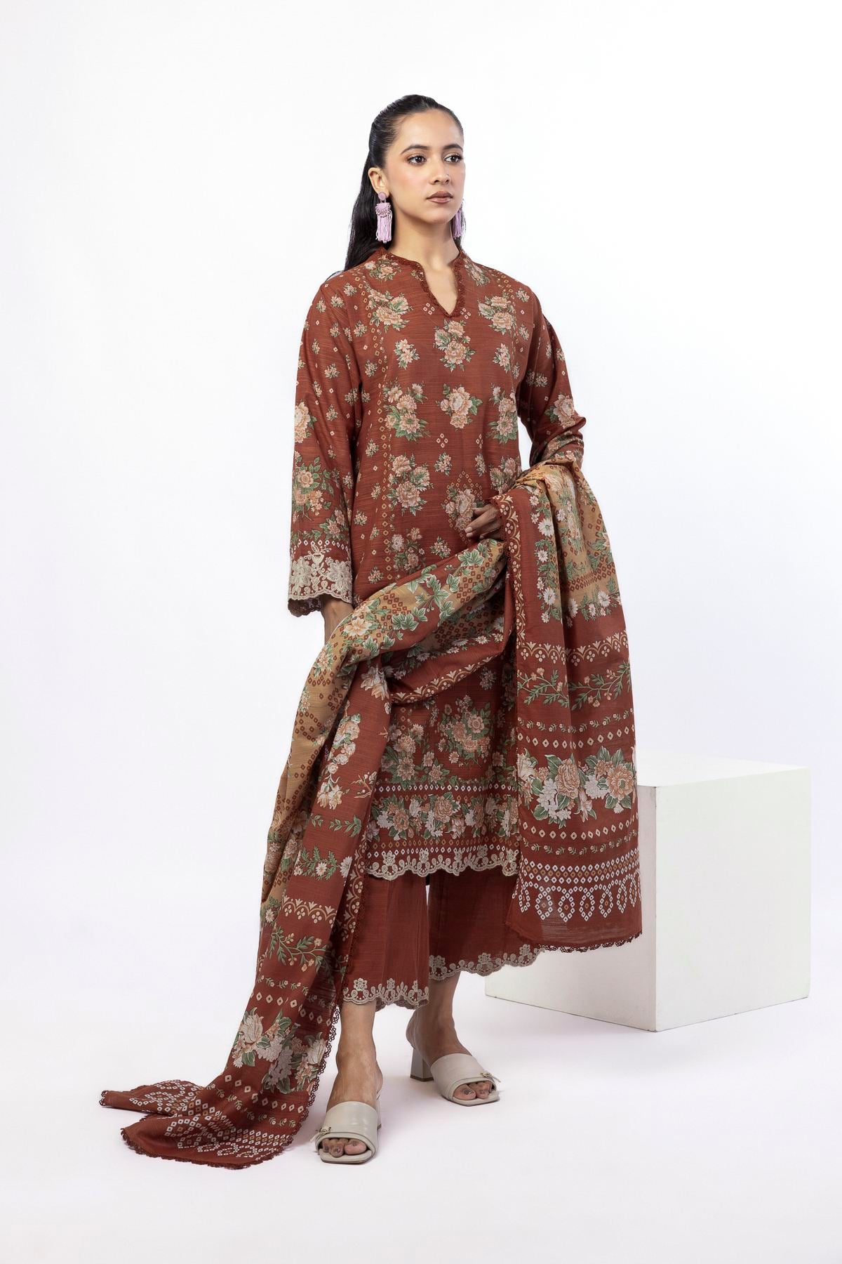 Embroidered Light Khaddar Tailored 3 Piece - KN25BST-VG