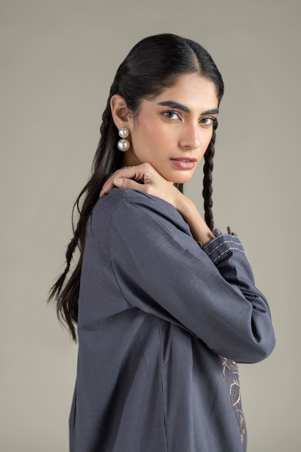 Embroidered Khaddar Kurta - 25-10-11E9-07TB-VG