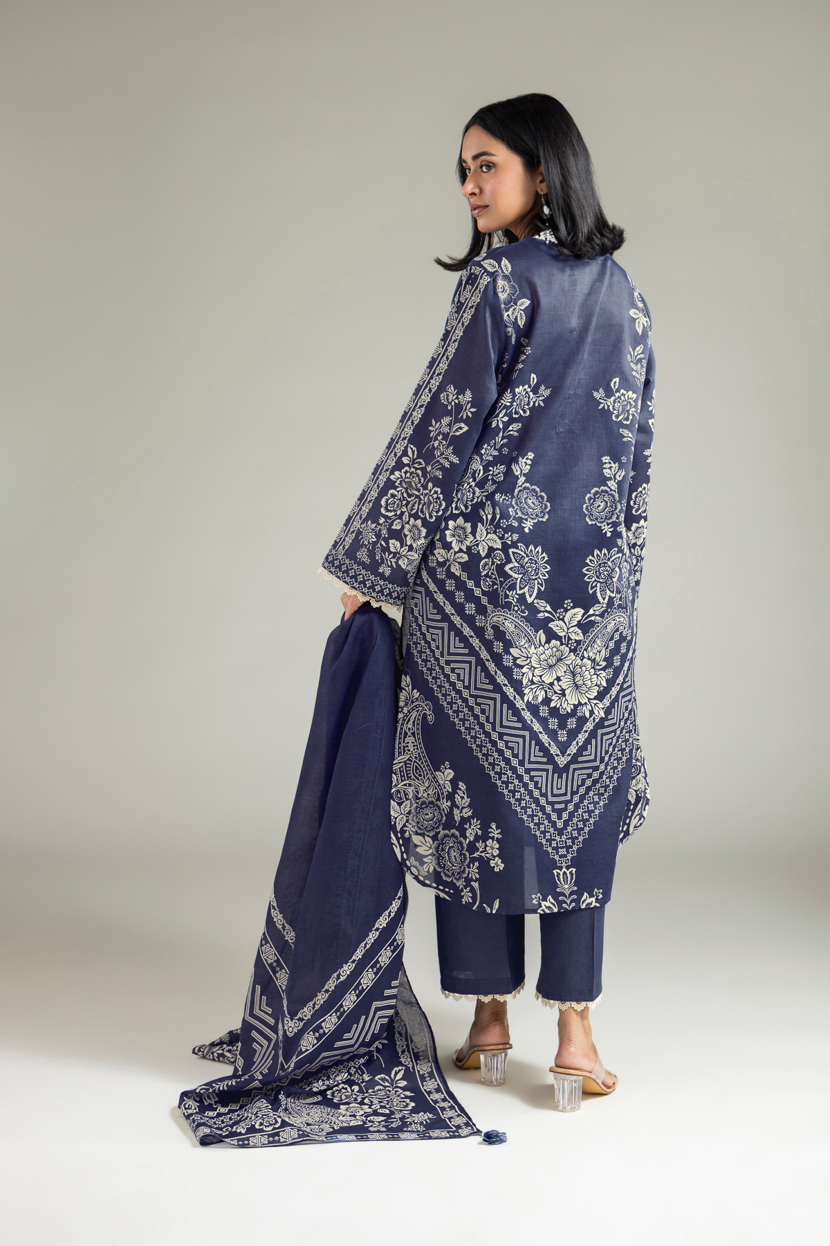 Embroidered Lawn Tailored Lawn 3-Piece - 26-02-1E13-08TA-VG