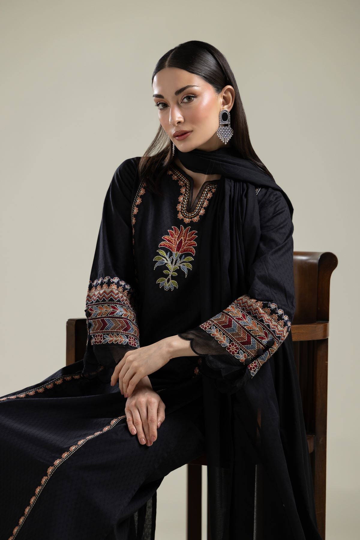 Embroidered Lawn Black Lawn Dupatta - 25-09-10E4-10TA-VG