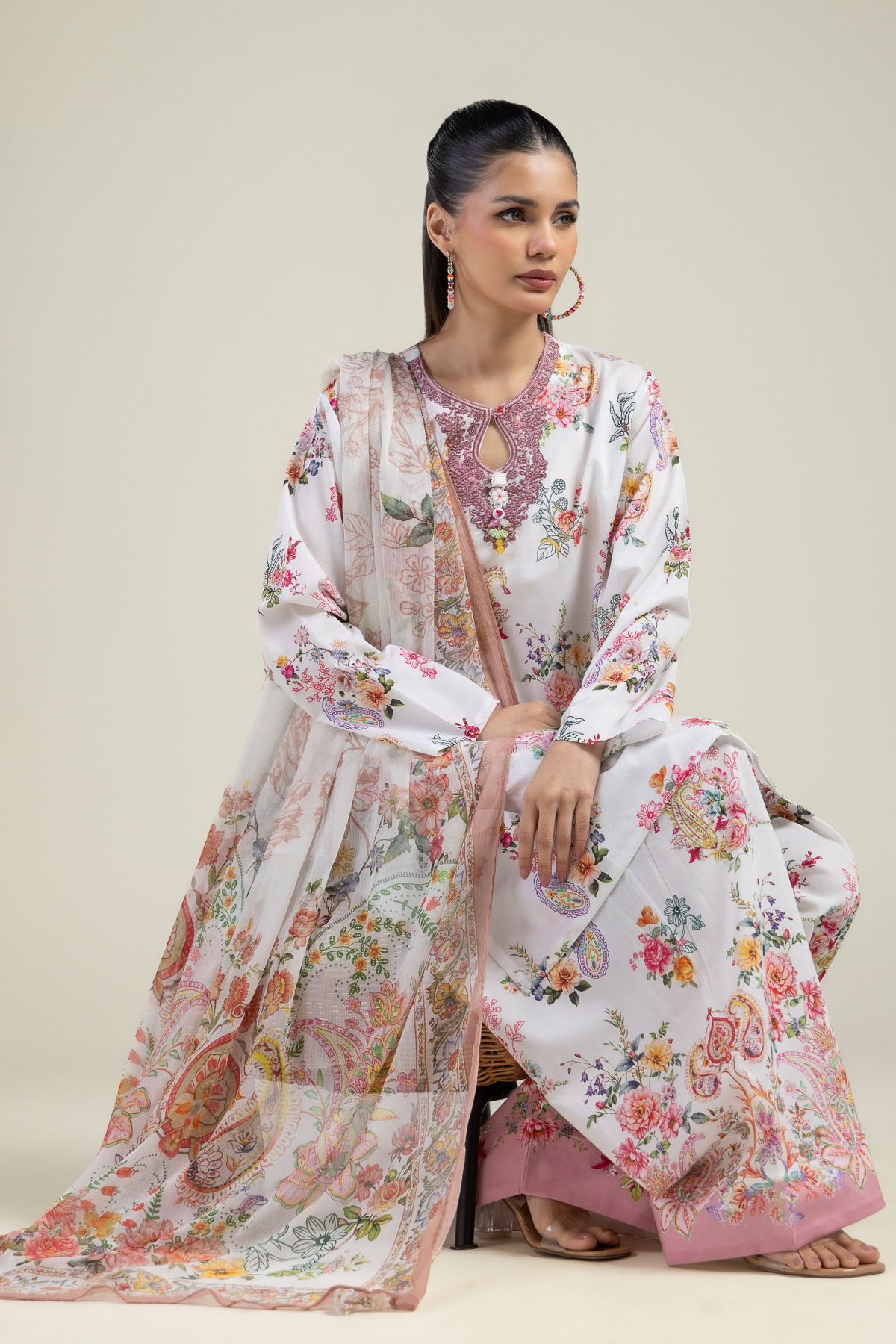 Embroidered Lawn Fabrics 3 Piece - A22-26-209FB1-VG