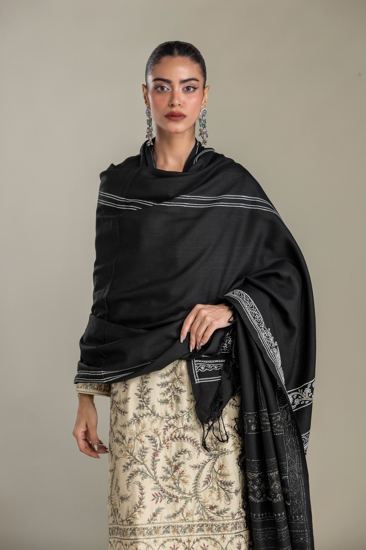 Embroidered Rashmina Acrylic Black Rashmina Shawl - 1-26-431-A-I1-VG