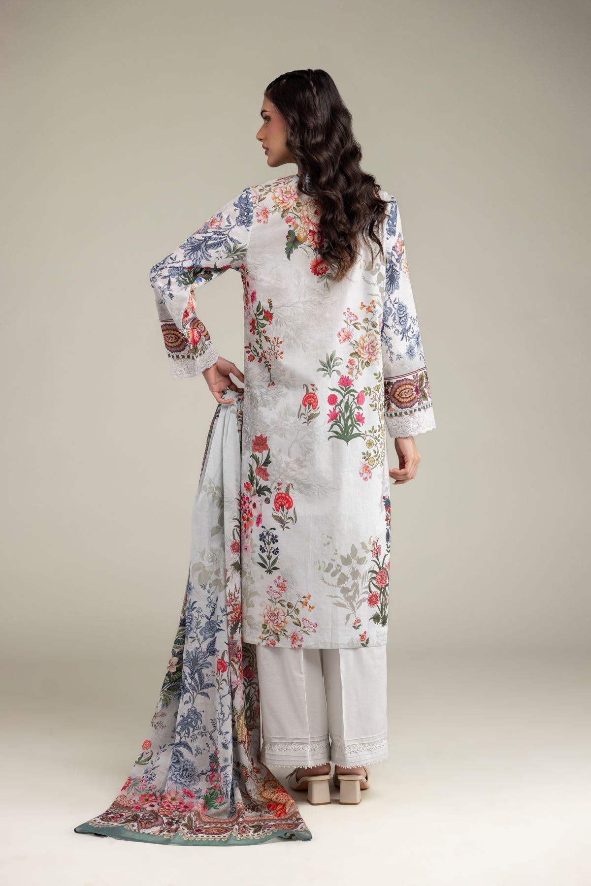 Embroidered Cambric Fabrics 3 Piece - A22-26-201FC1-VG