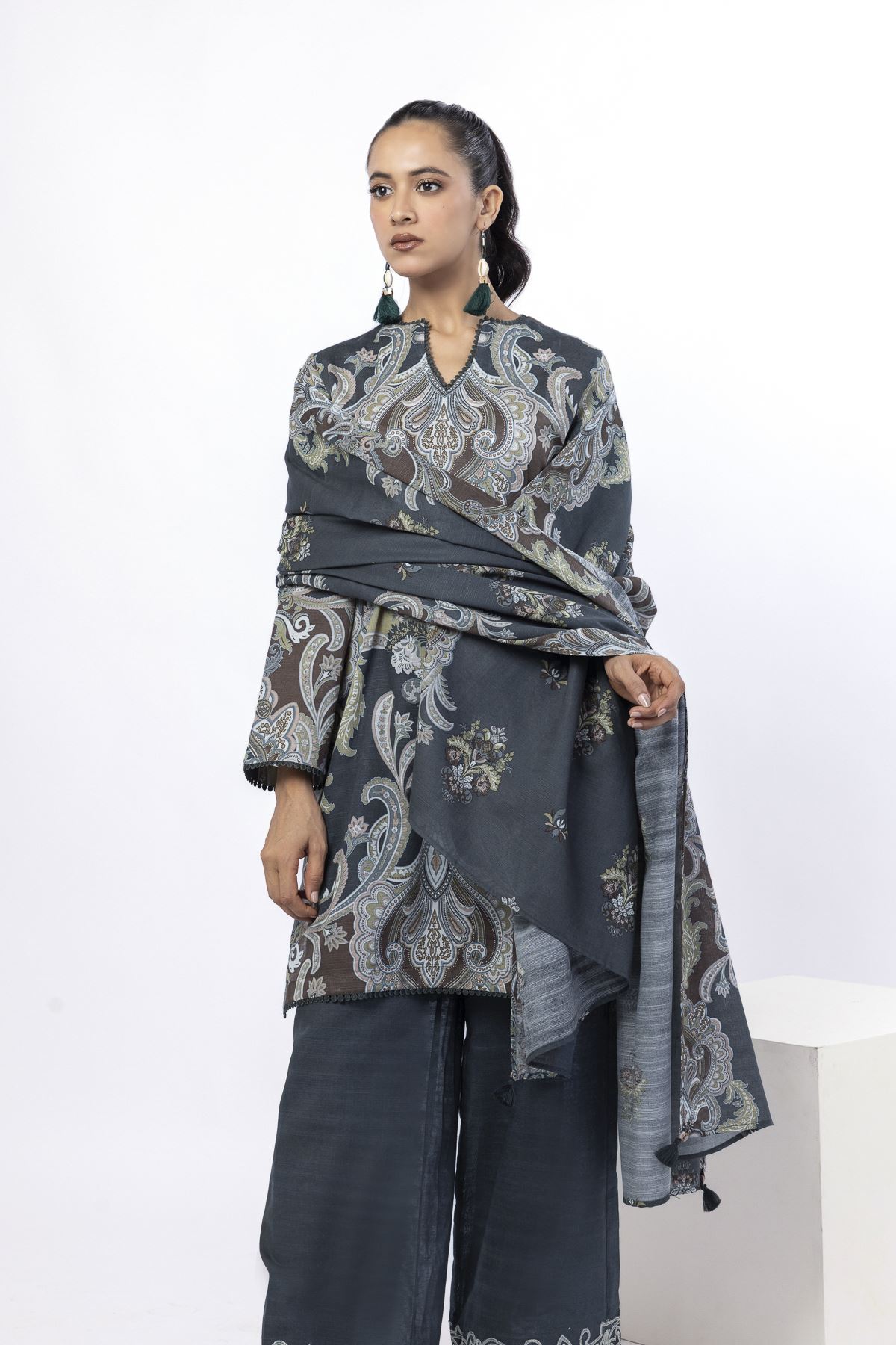 Embroidered Light Khaddar Paisley 3-Piece Set - KN31AST-VG