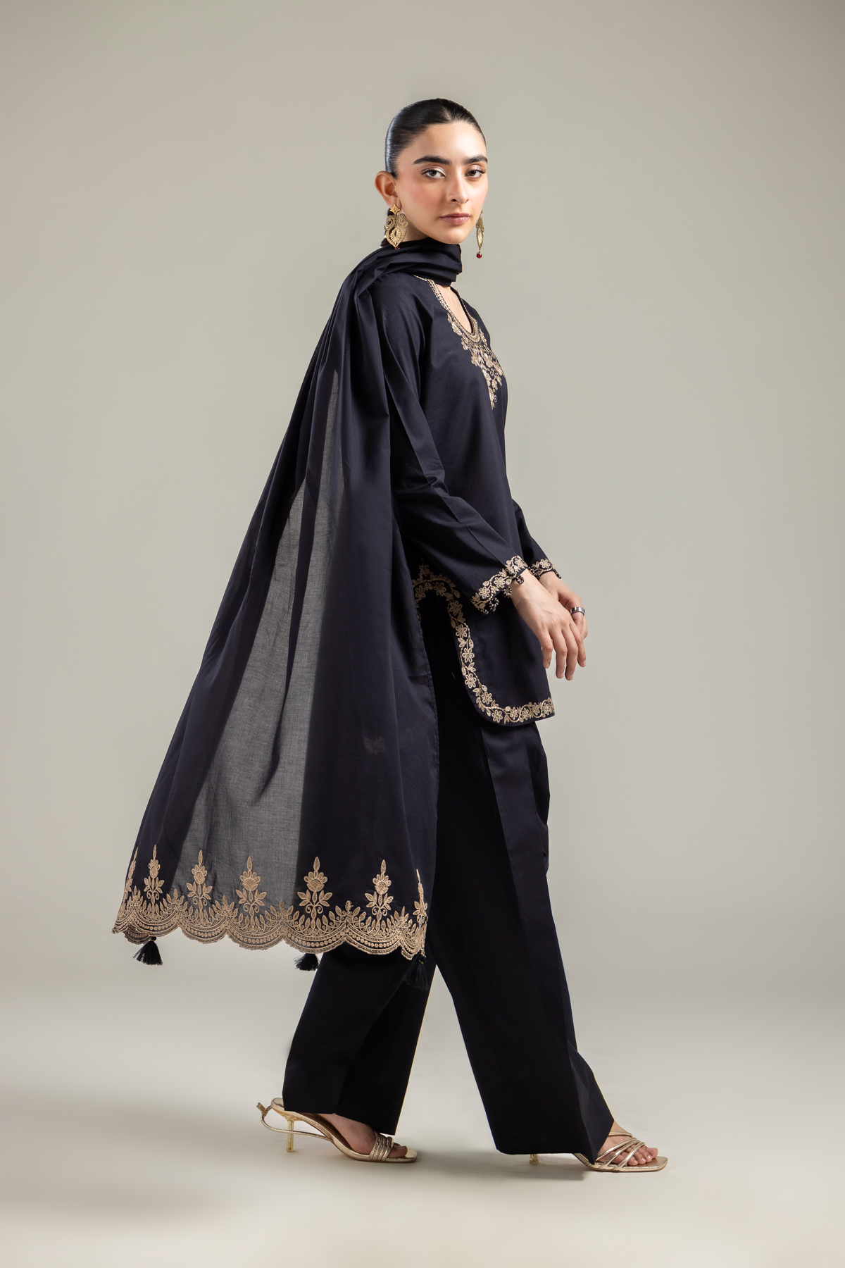 Embroidered Lawn Black Lawn Dupatta - 1-26-121-A-B-VG