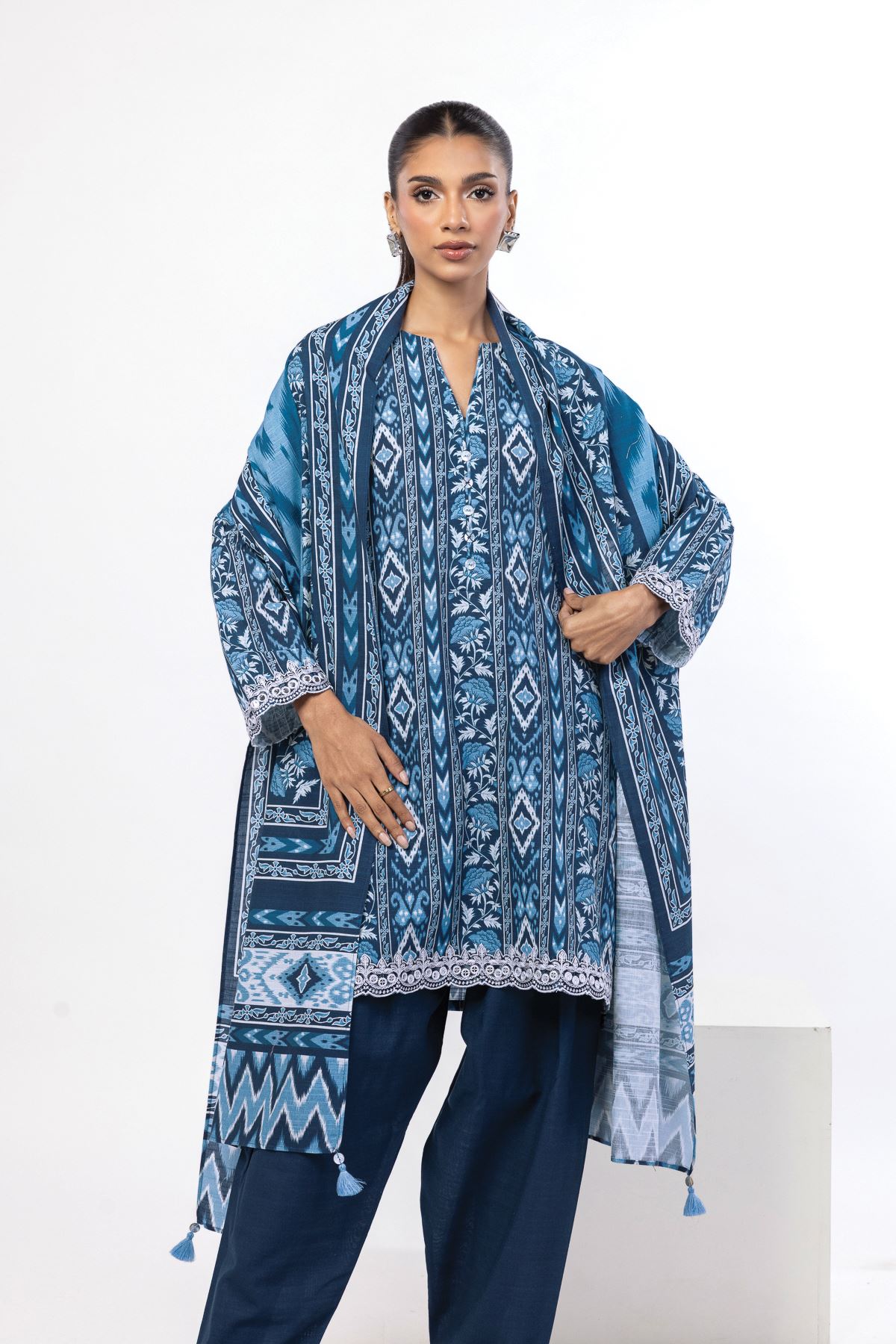 Embroidered Khaddar Fabrics 3 Piece - KW33B-VG
