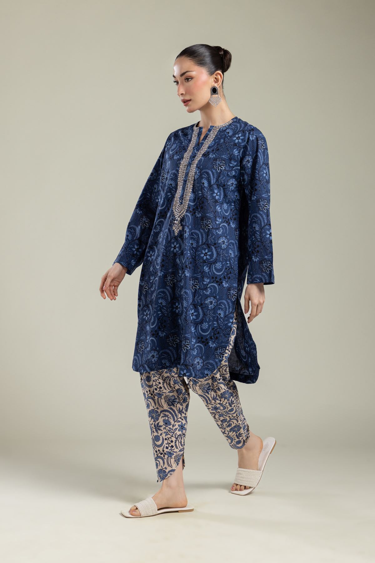Embroidered Cambric Floral Navy Kurta - 26-02-3S5-10TA-VG