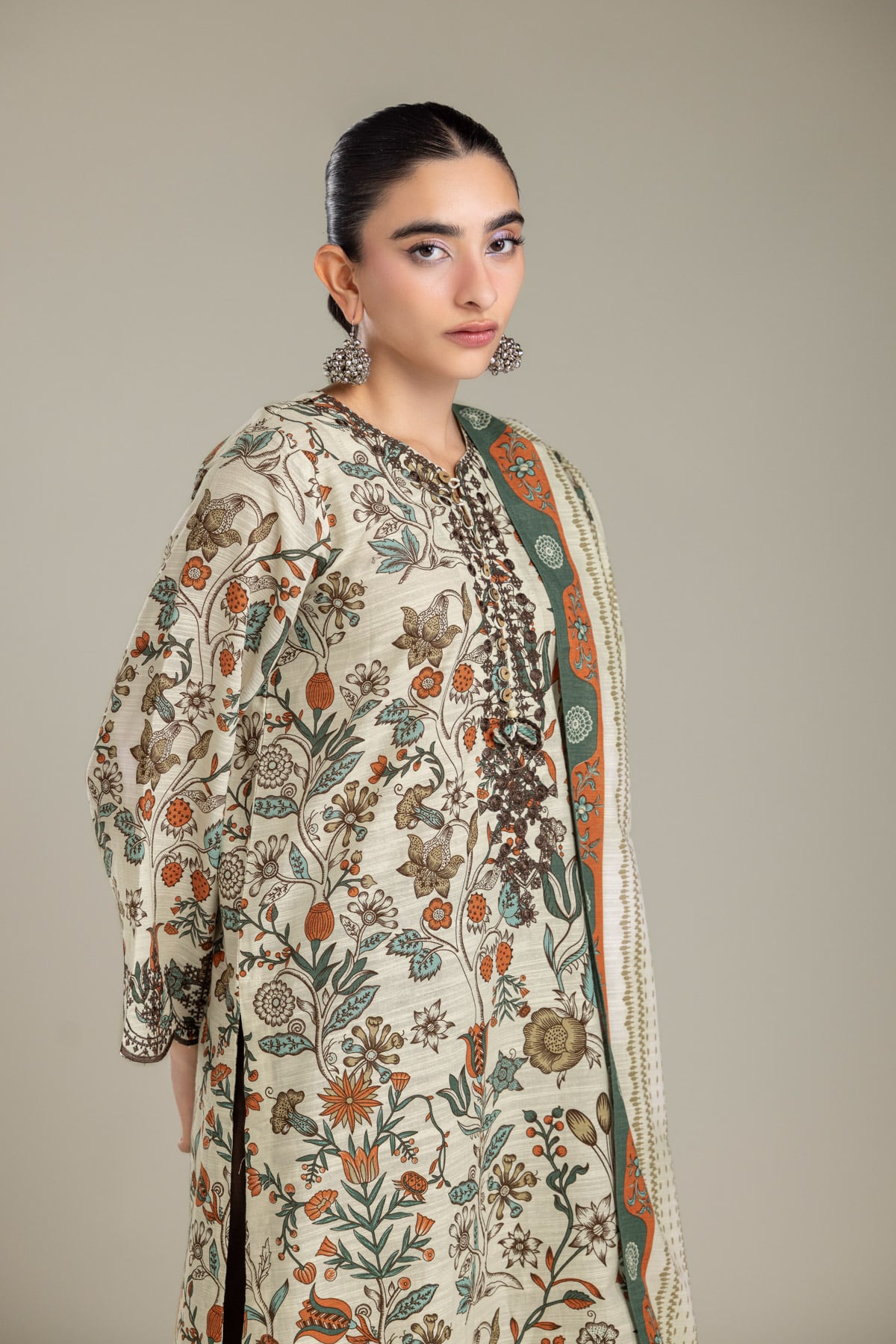 Embroidered Light Khaddar Fabrics 3 Piece - 2-26-202-A-D-VG