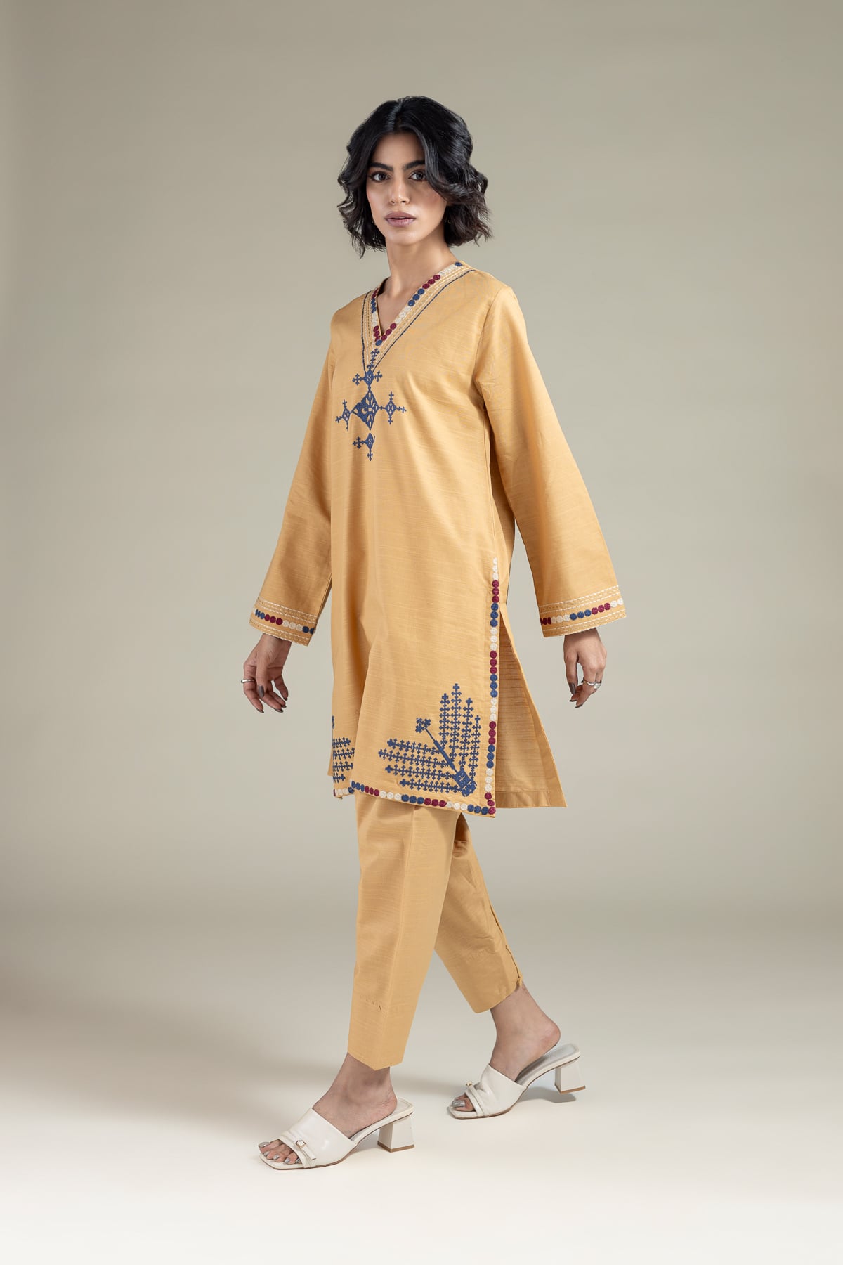 Embroidered Khaddar Kurta - 25-10-12E9-02TA-VG
