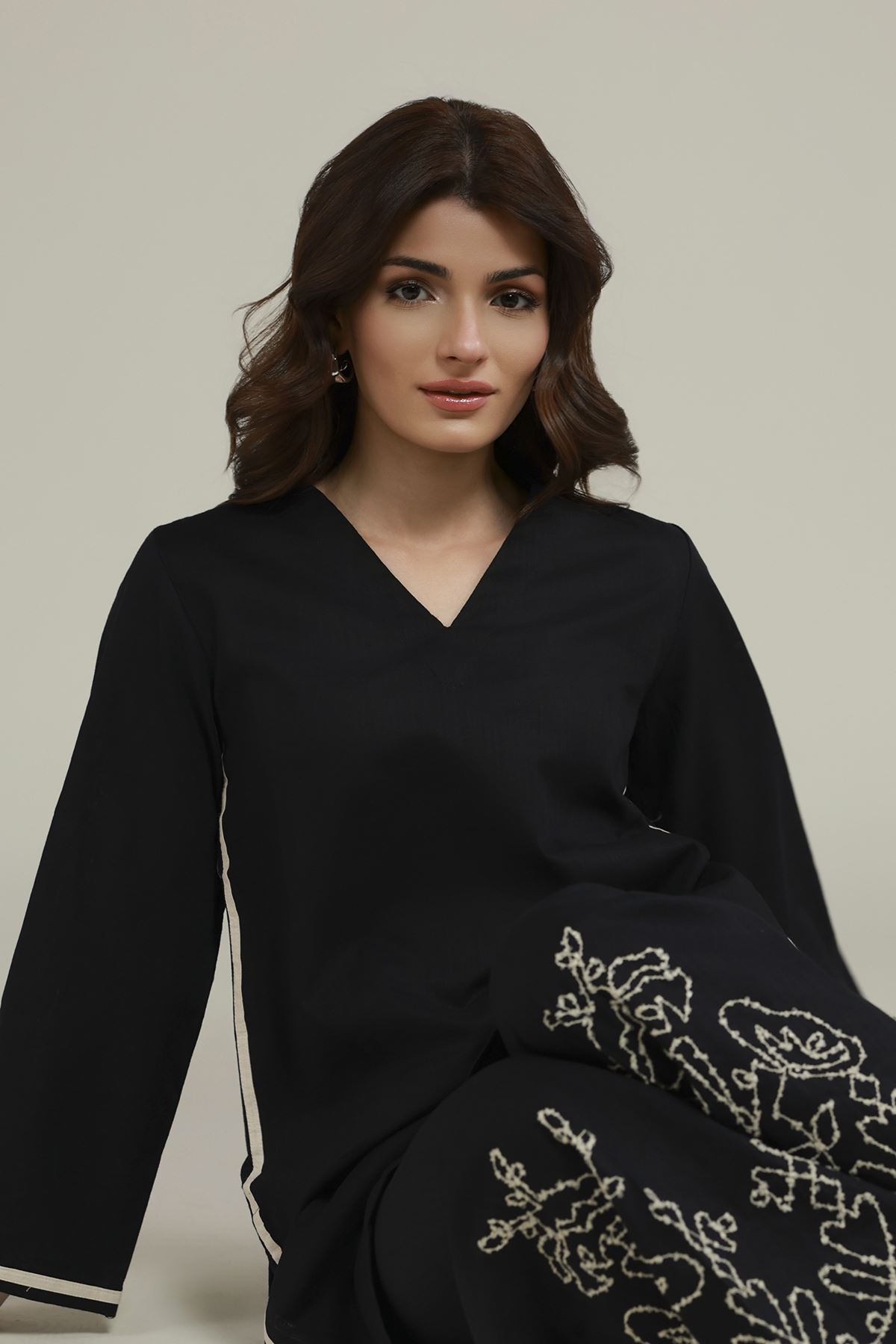 Dyed Heavy Textured Cotton V-Neck Solid Kurta - 25-10-12E4-08BB-VG
