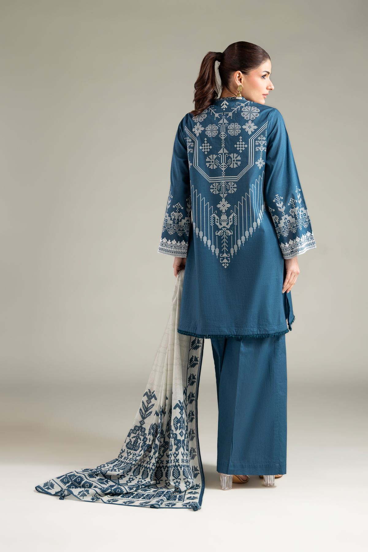 Embroidered Lawn Lawn Tailored Set - 1-26-231-A-D1-VG